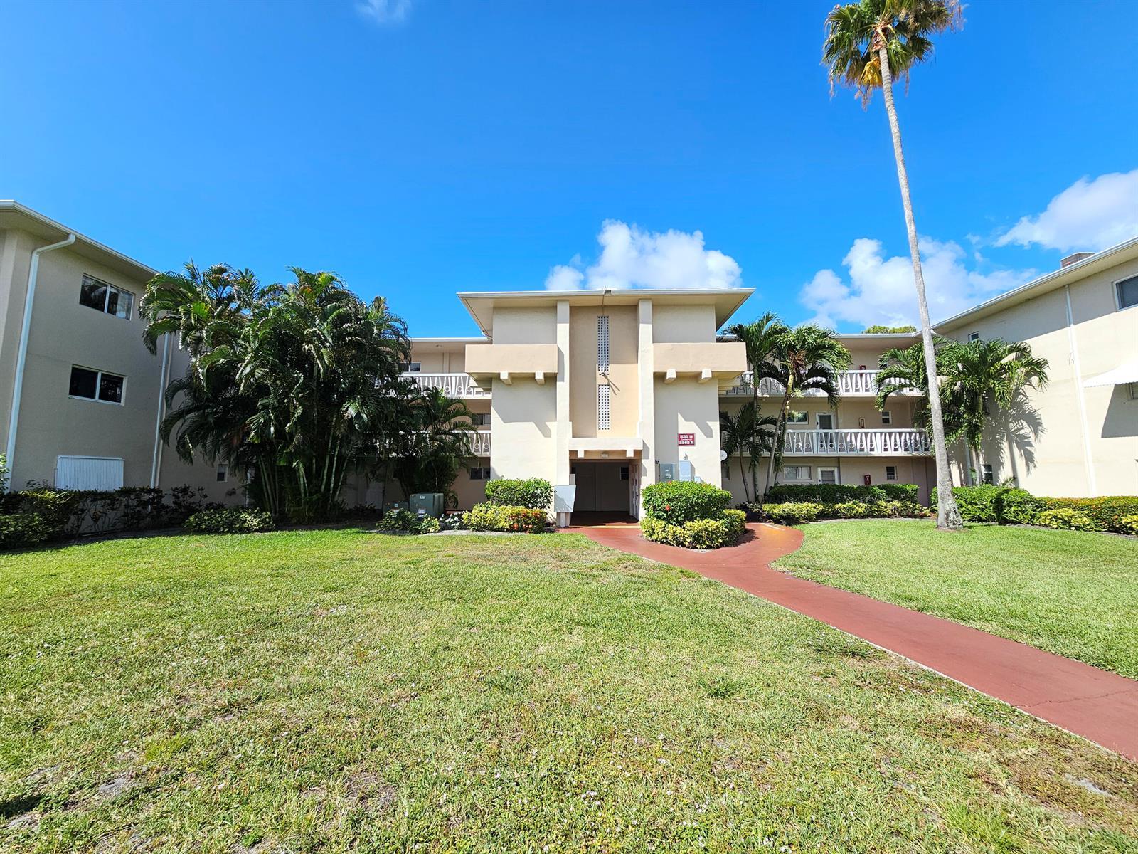 2562 Garden Drive N # 202, FL 33461