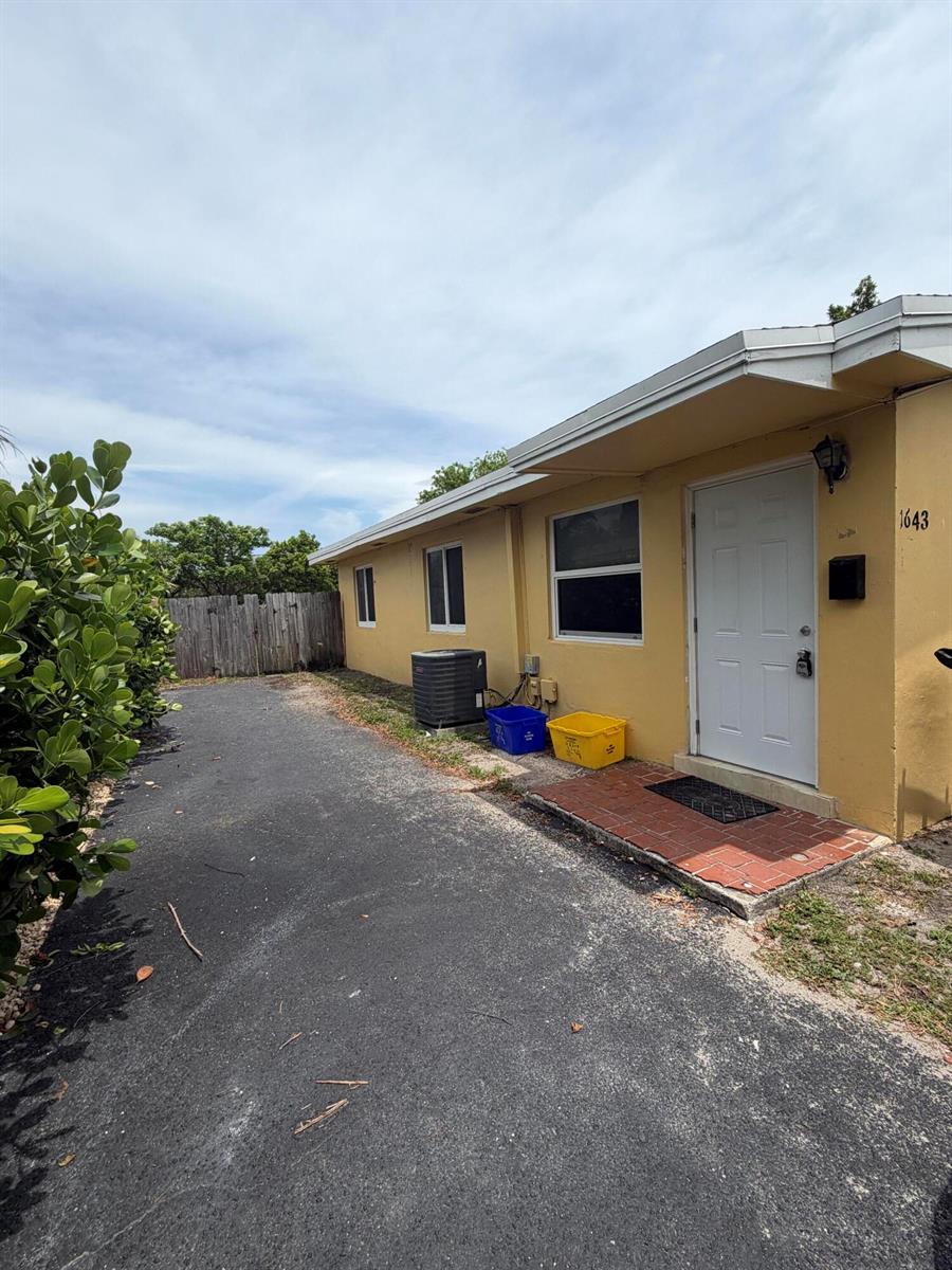 1643 NE 3rd Avenue, Delray Beach FL 33444 photo 2