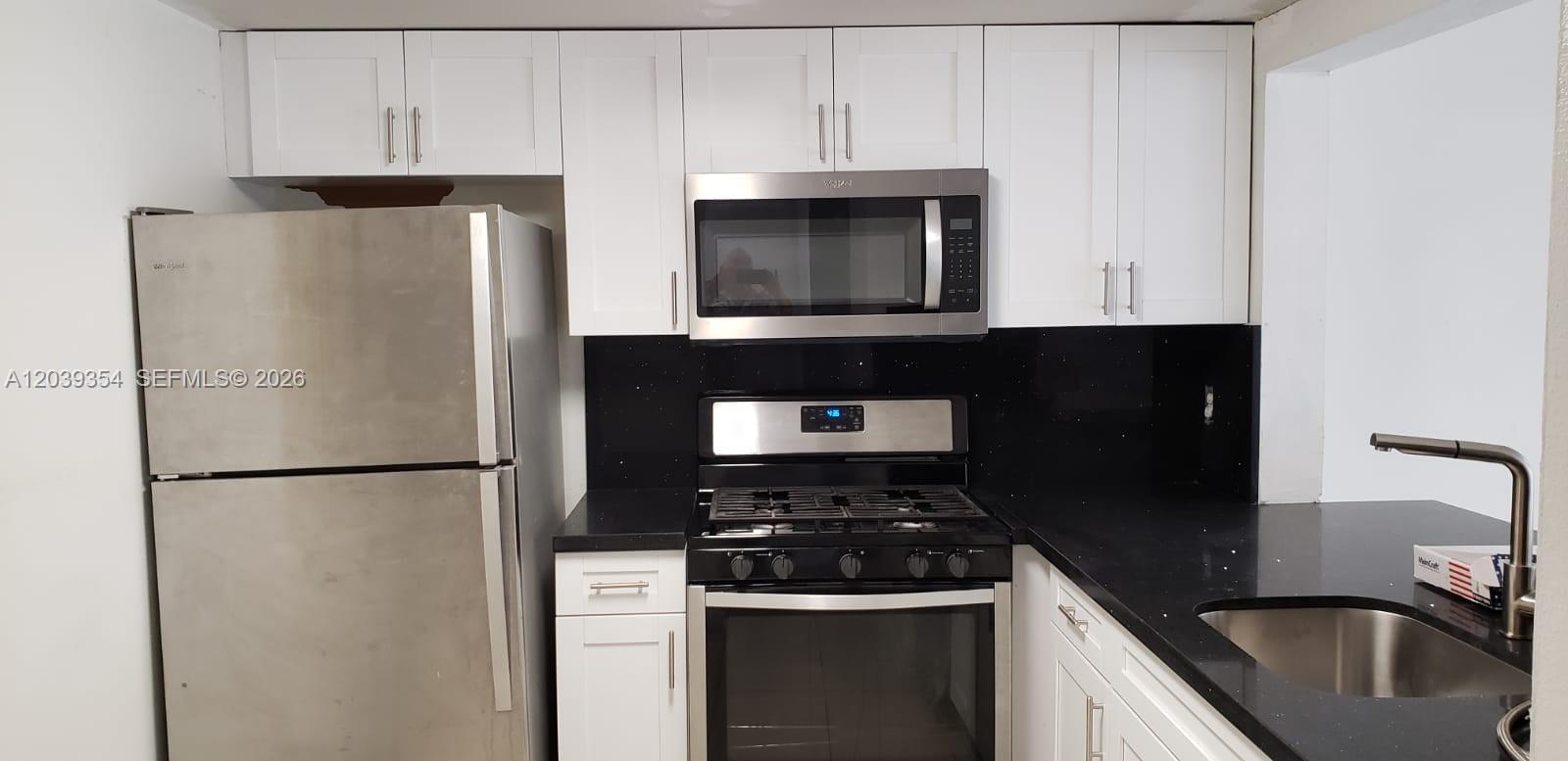 17901 NW 68 AV # 201, Miami Lakes FL 33015 photo 2