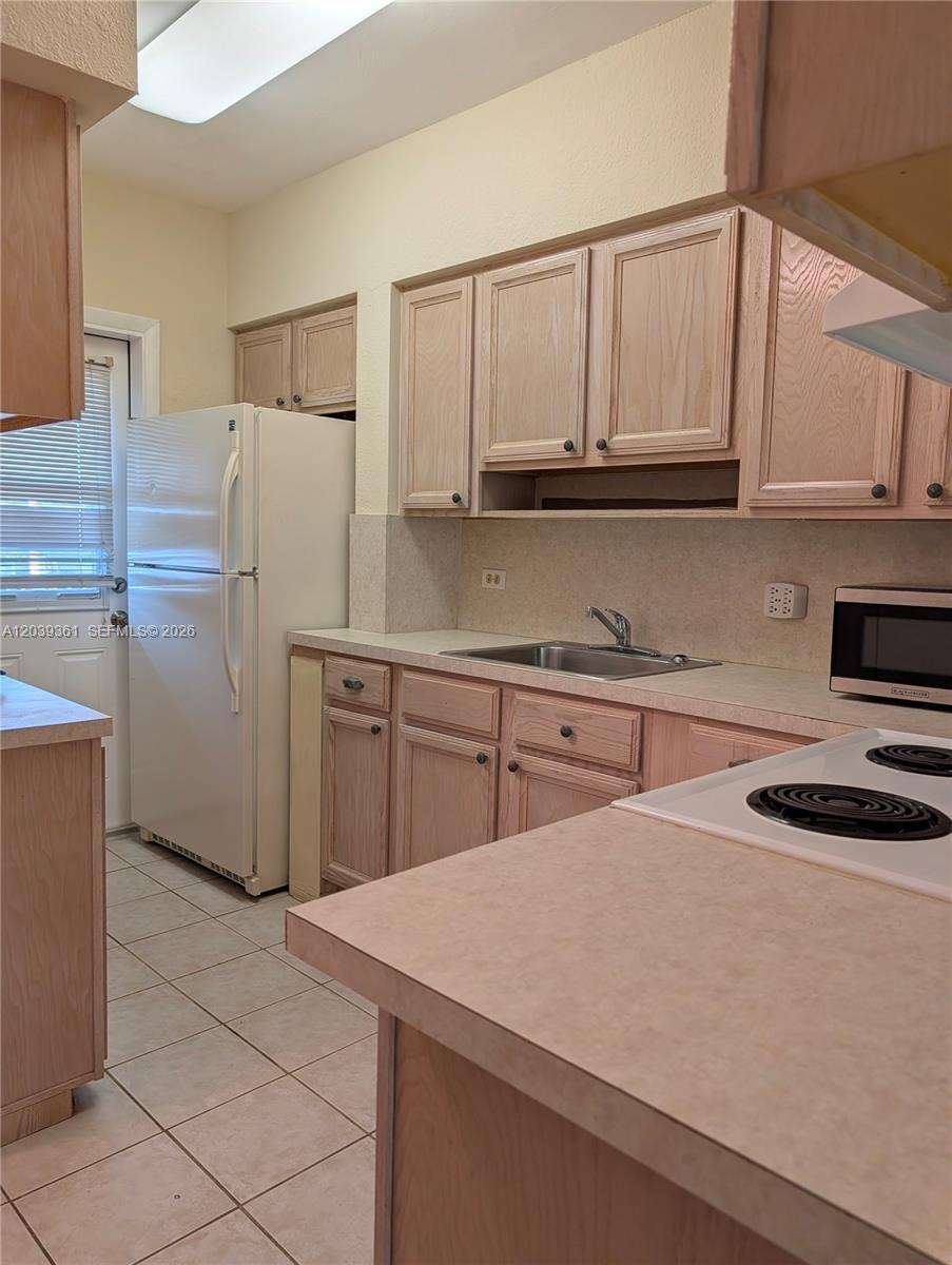 6580 Santona St # A34, Coral Gables FL 33146 photo 5
