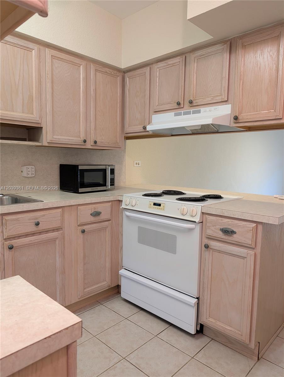 6580 Santona St # A34, Coral Gables FL 33146 photo 4