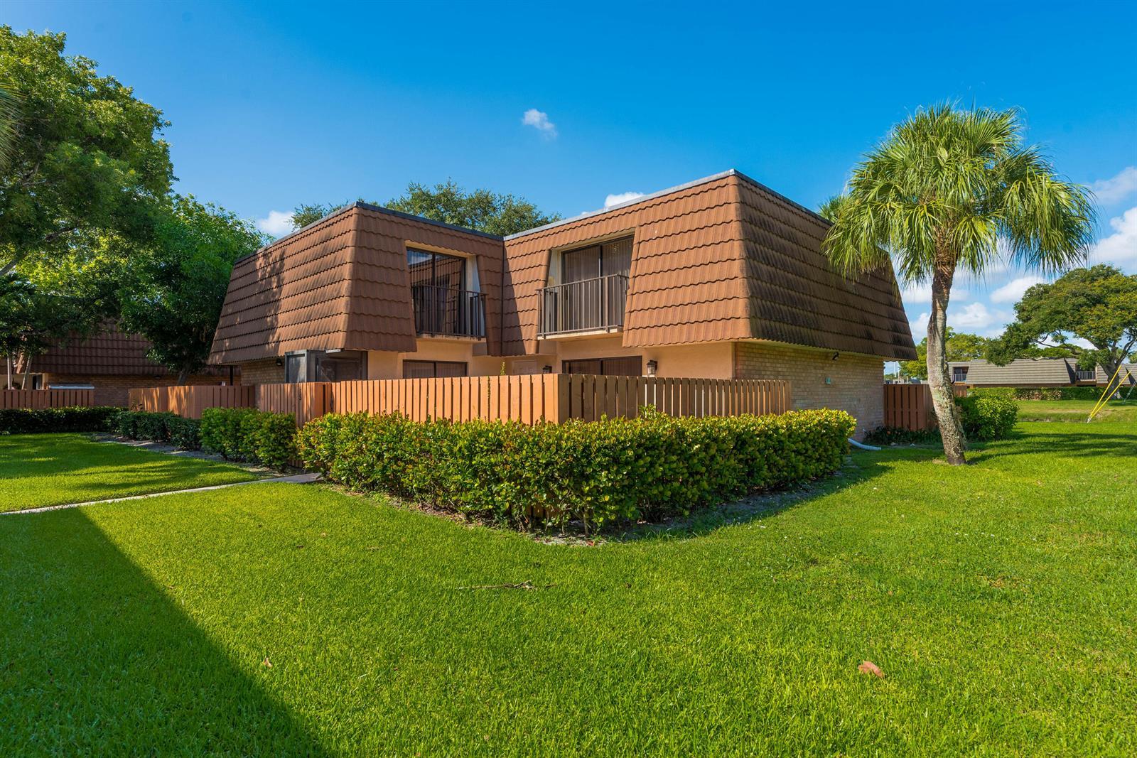185 Charter Way, West Palm Beach FL 33407 photo 2