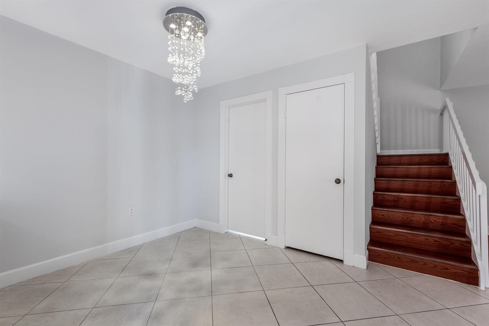 185 Charter Way, West Palm Beach FL 33407 photo 4