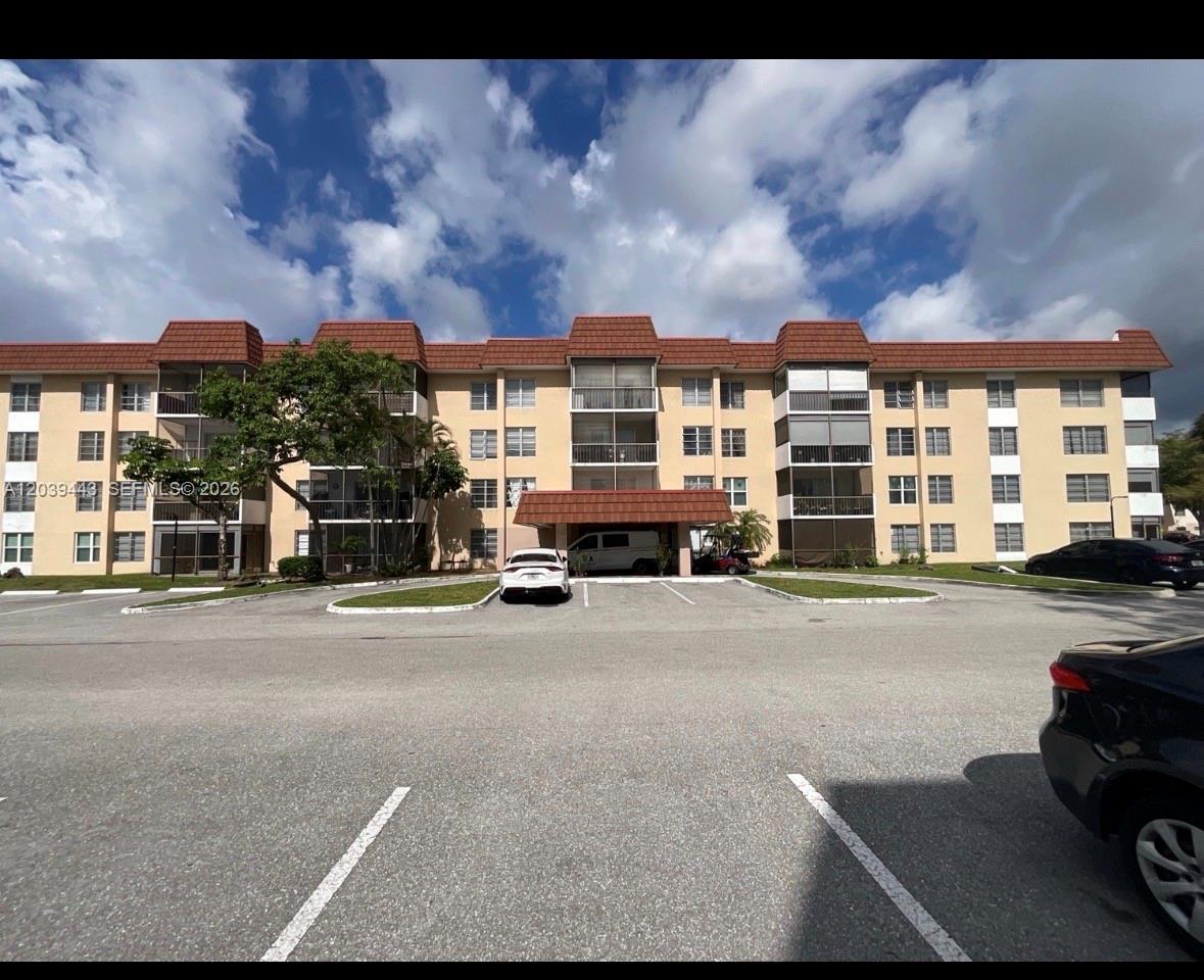 4152 Inverrary Dr # 409, Lauderhill FL 33319