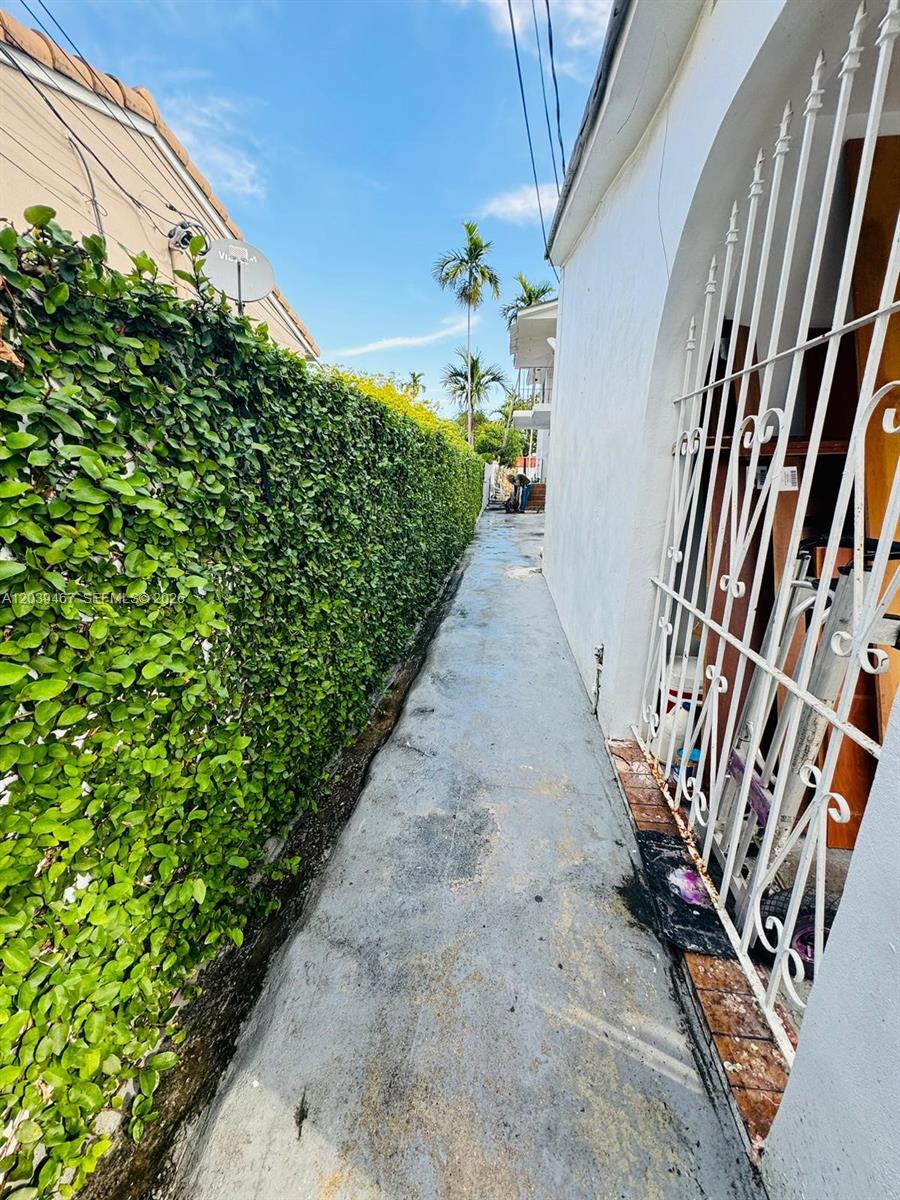 215 NW 35th Ave, Miami FL 33125 photo 2