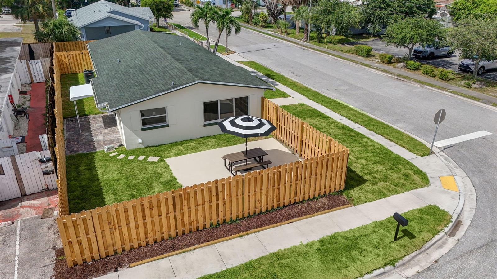 665 W 7th Street, Riviera Beach FL 33404 photo 2