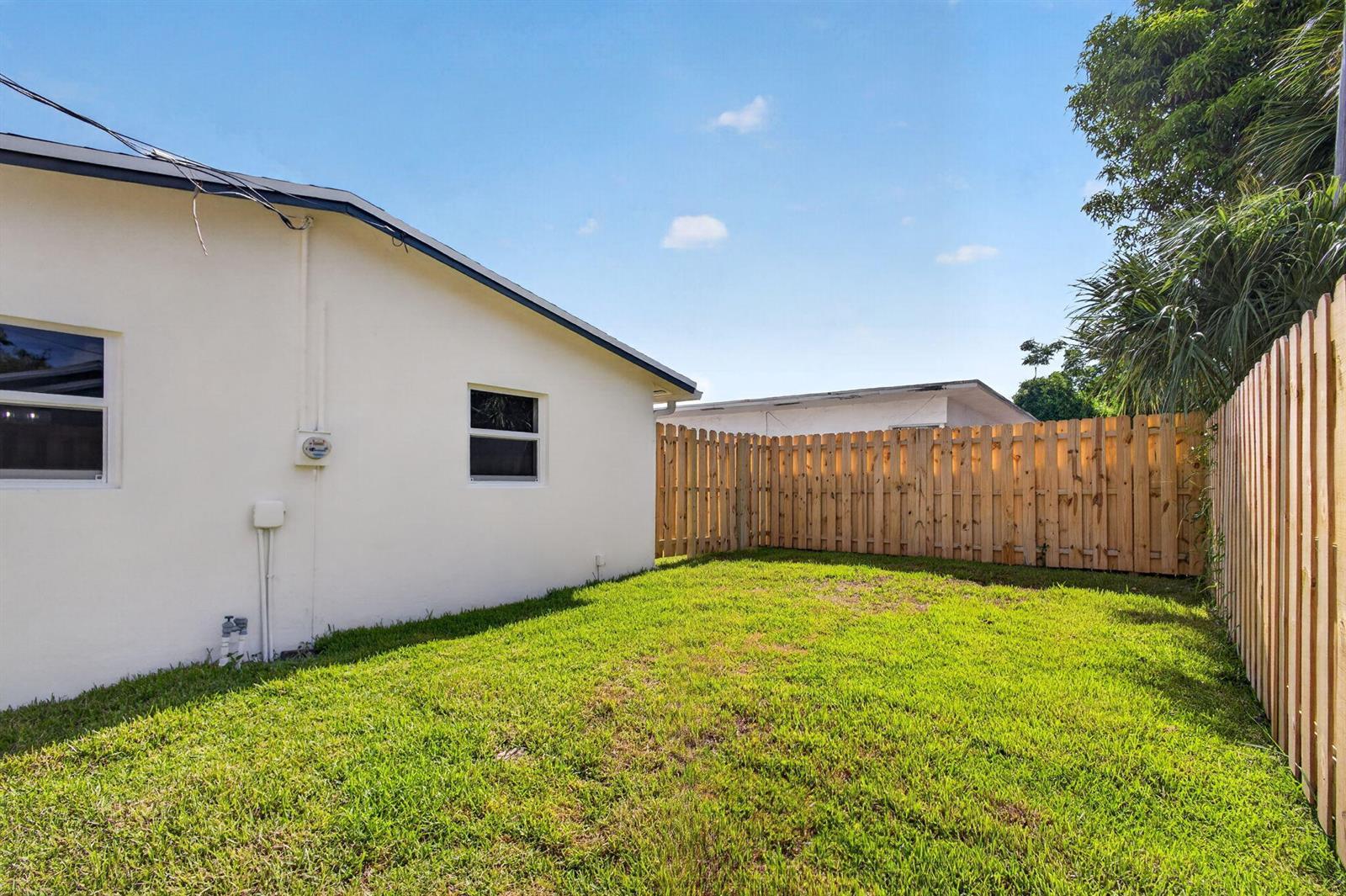 665 W 7th Street, Riviera Beach FL 33404 photo 4