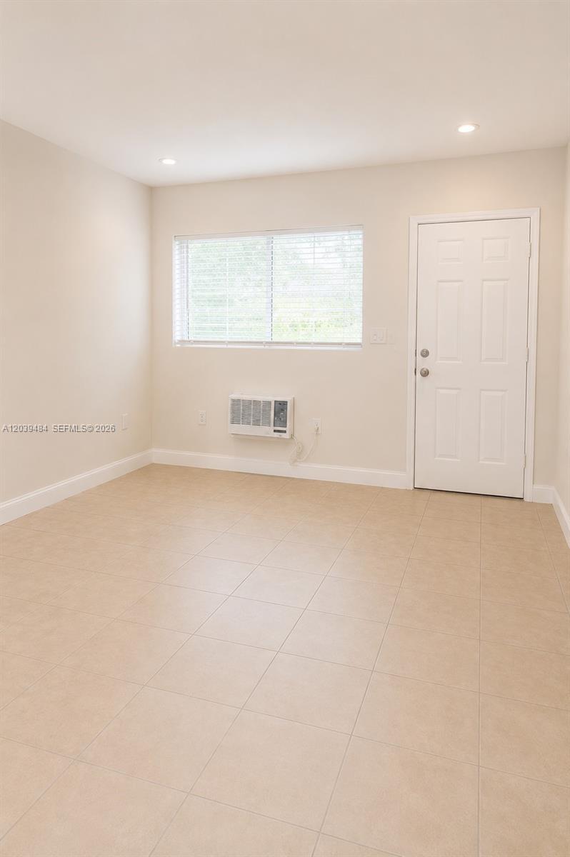 223 NW 12th St # 4, Miami FL 33136 photo 3