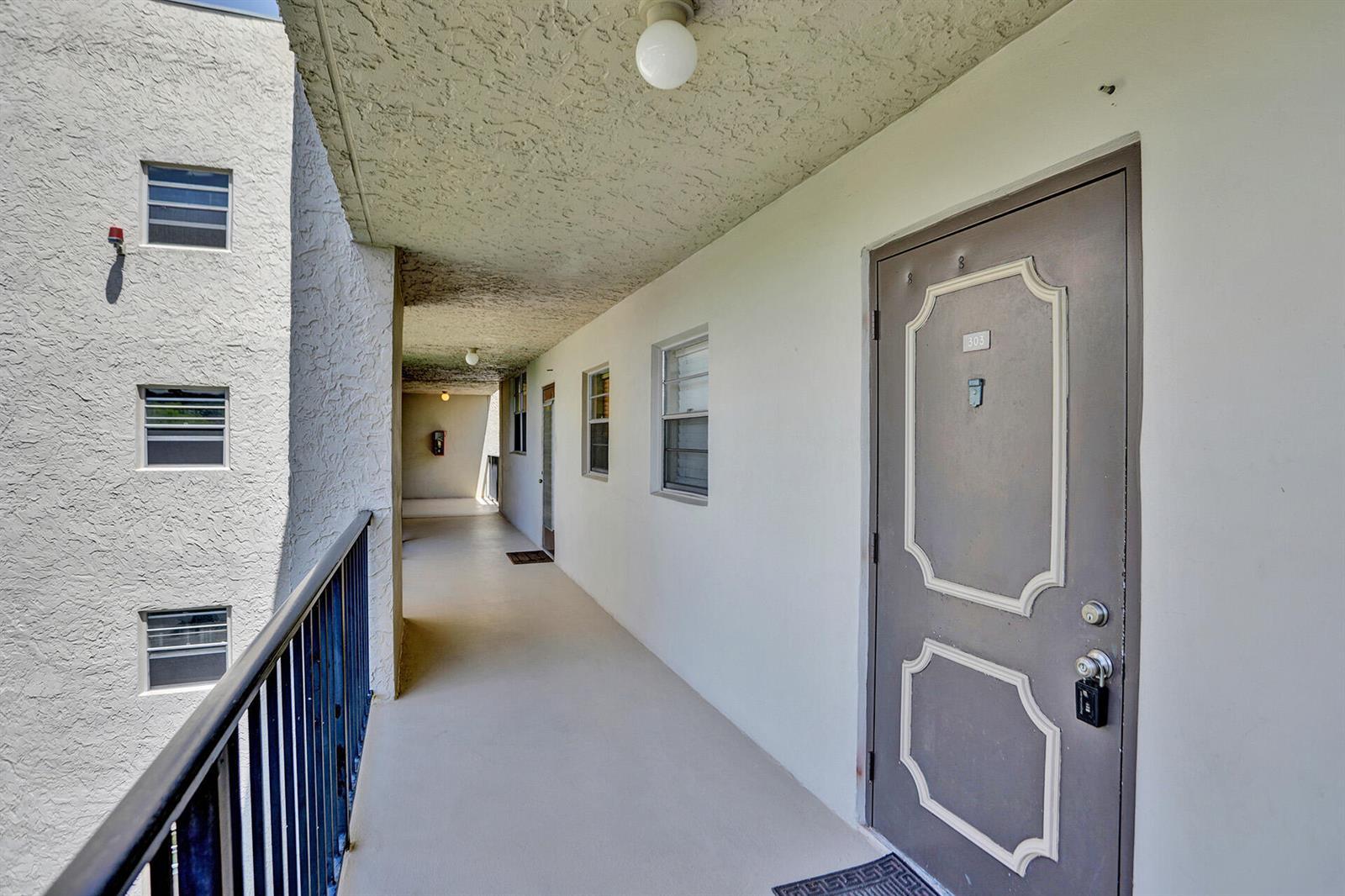 9230 Lagoon Place # 110, Davie FL 33324 photo 2