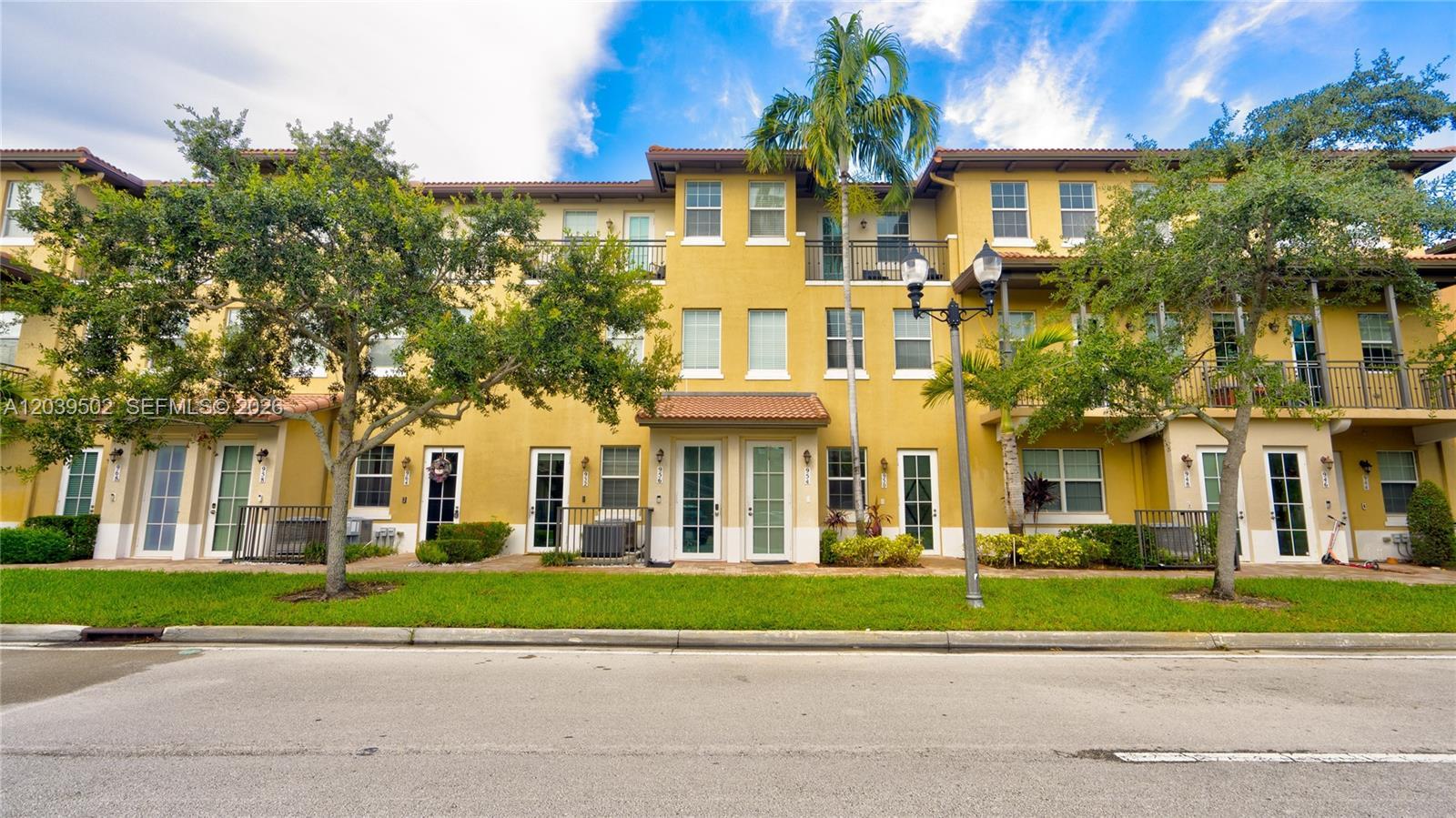 954 SW 147th Ave # 2610, Pembroke Pines FL 33027 photo 2