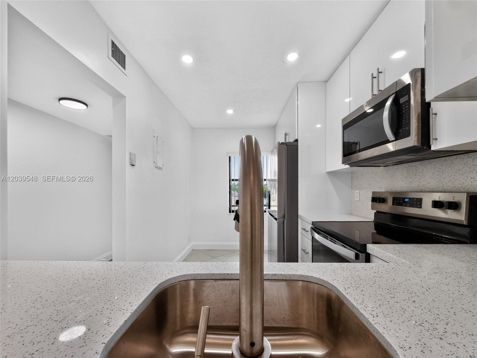 11358 Taft St # 11358, Pembroke Pines FL 33026 photo 2