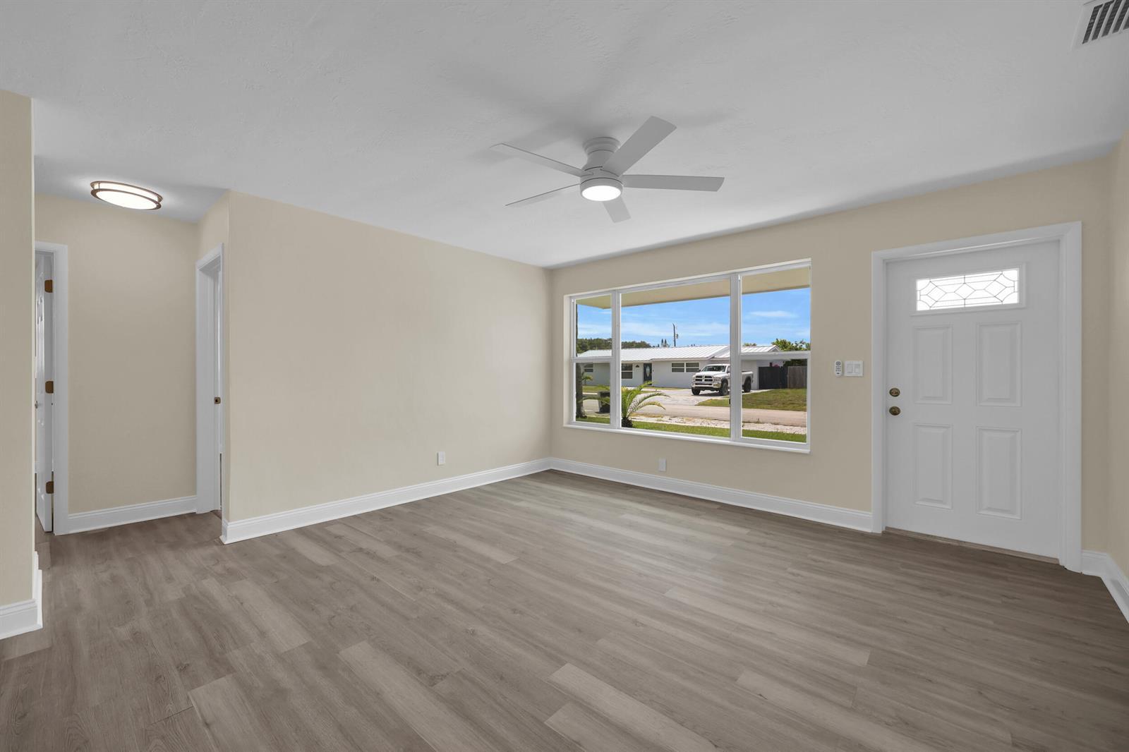 19035 SE Southgate Drive, Jupiter FL 33469 photo 2