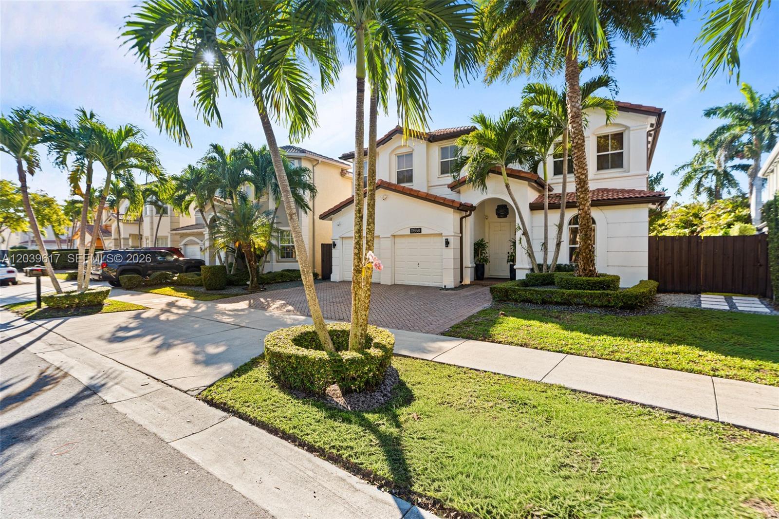 11558 NW 84th  St, Doral FL 33178 photo 2