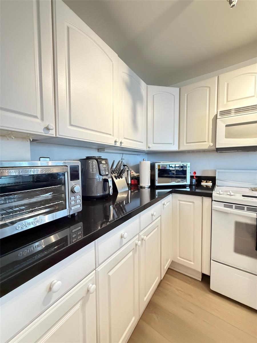 540 Brickell Key Dr # 828, Miami FL 33131 photo 5