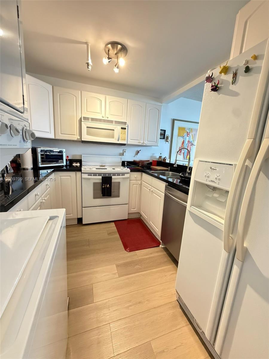 540 Brickell Key Dr # 828, Miami FL 33131 photo 4