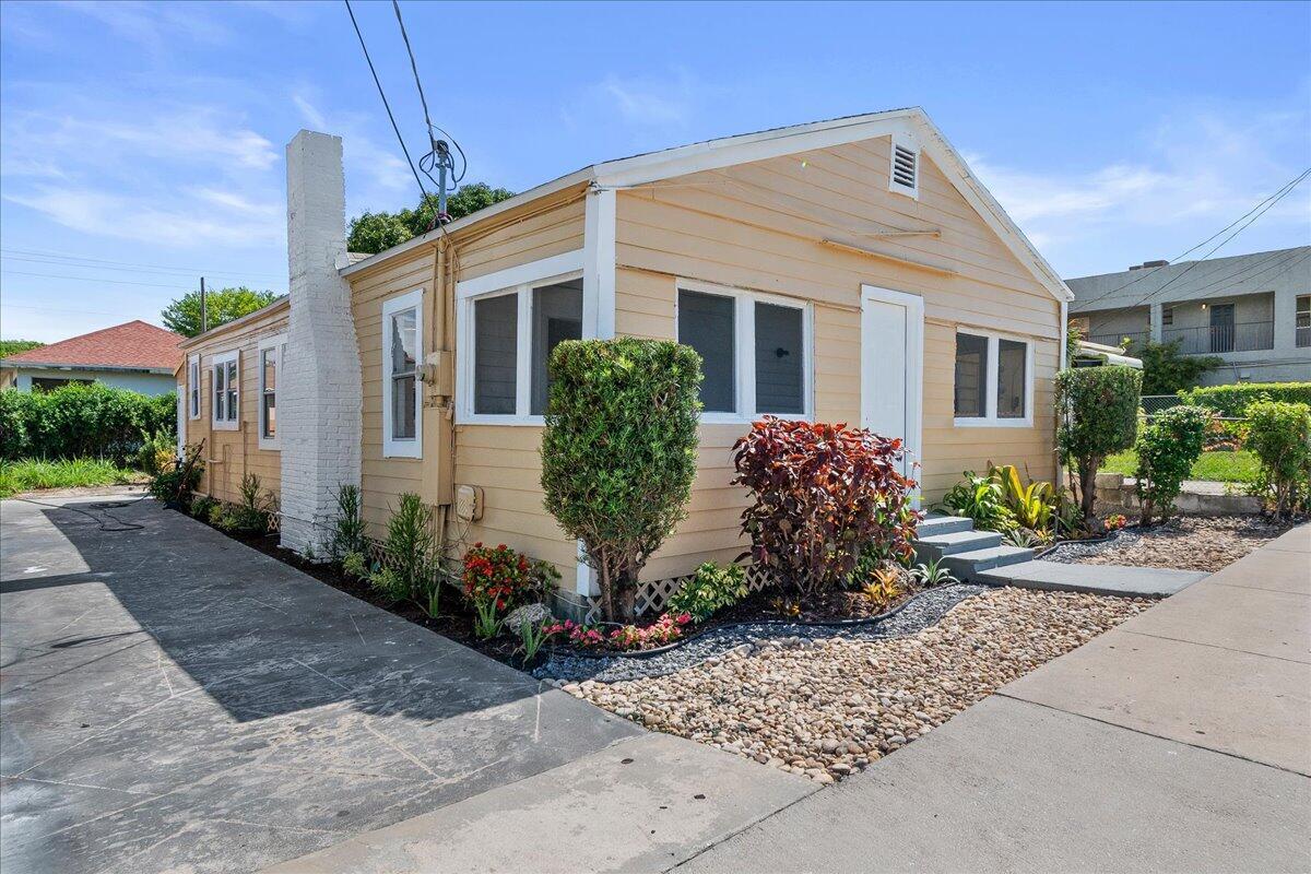 1011 22nd Street, West Palm Beach FL 33407 photo 2