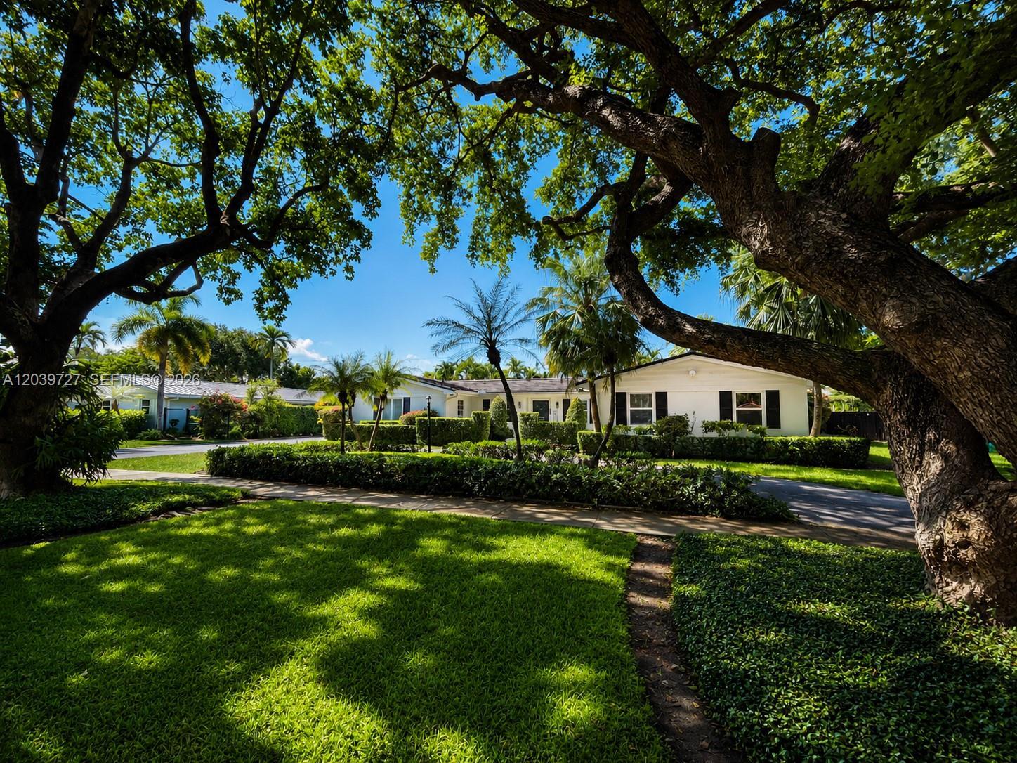 8725 SW 160 St, Palmetto Bay FL 33157