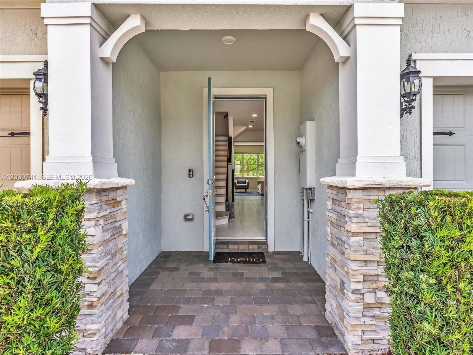 1183 Eucalyptus Dr, Hollywood FL 33021 photo 5