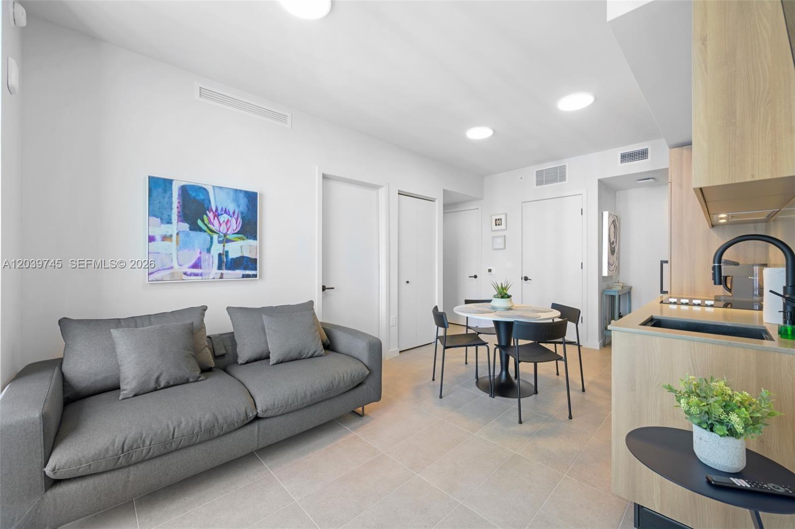 121 NE 5th St # 3006, Miami FL 33132 photo 3