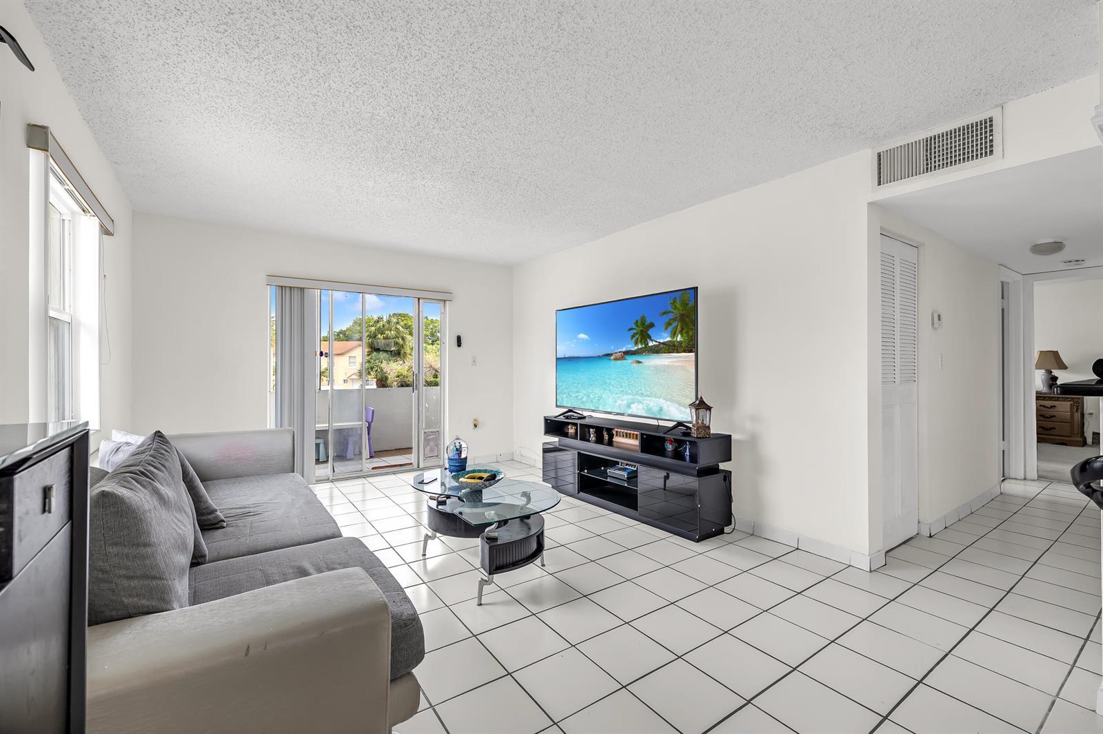 6507 Winfield Boulevard, Margate FL 33063 photo 2