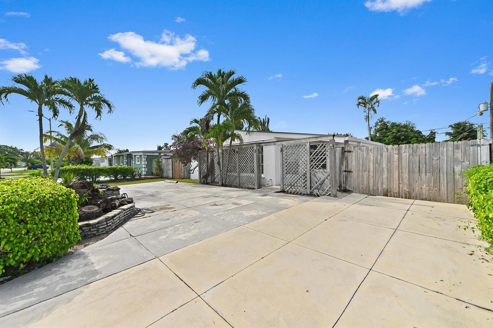 3892 Nowata Road, Lake Worth FL 33462 photo 2