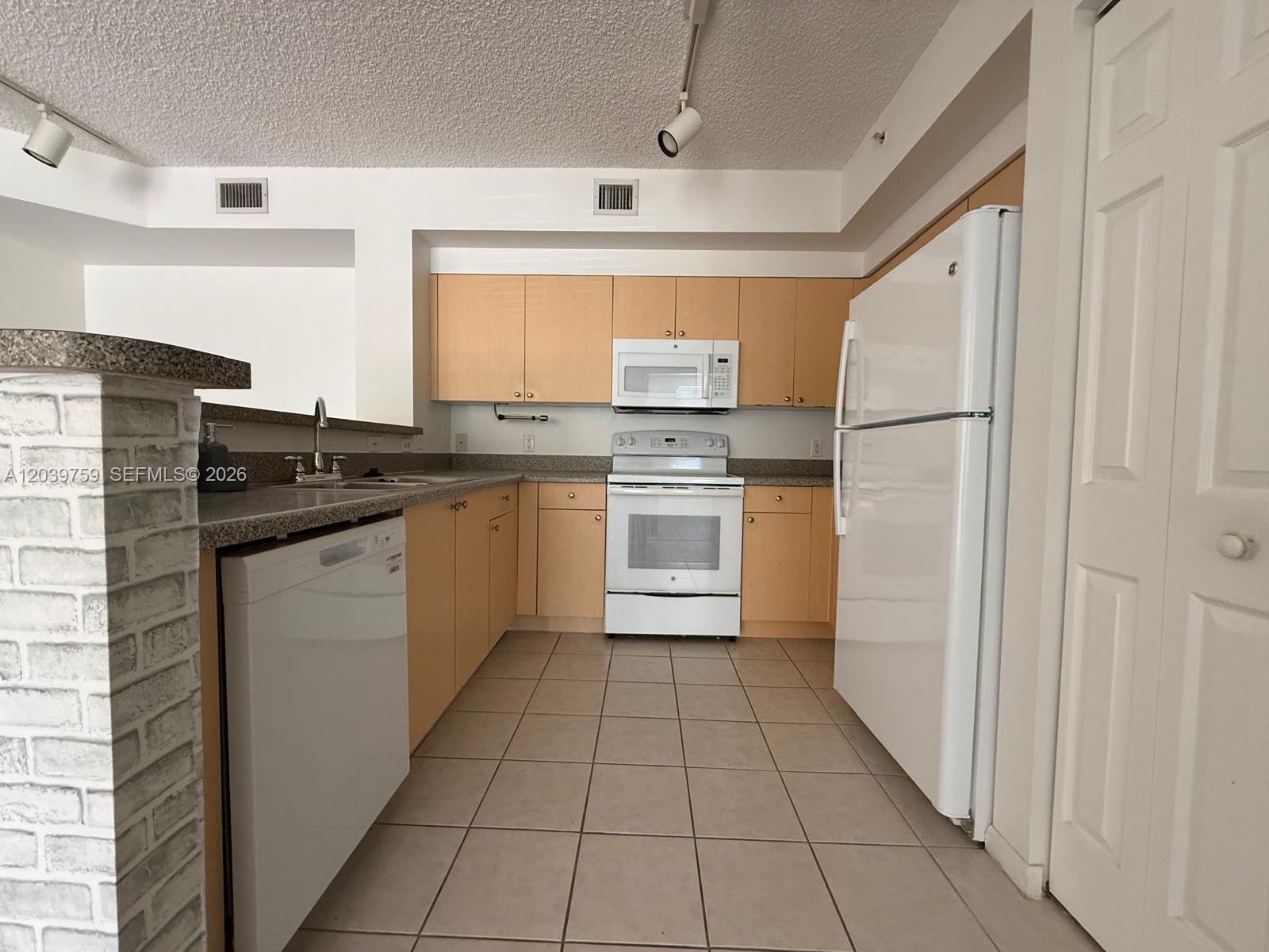 8050 N Nob Hill Rd # 105, Tamarac FL 33321 photo 3
