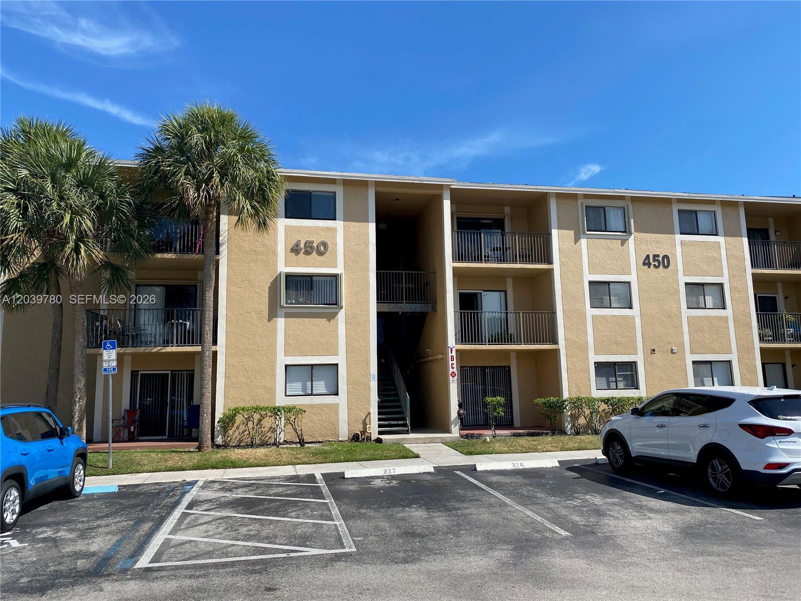 450 W Palm Cir W # 301, Pembroke Pines FL 33025 photo 2