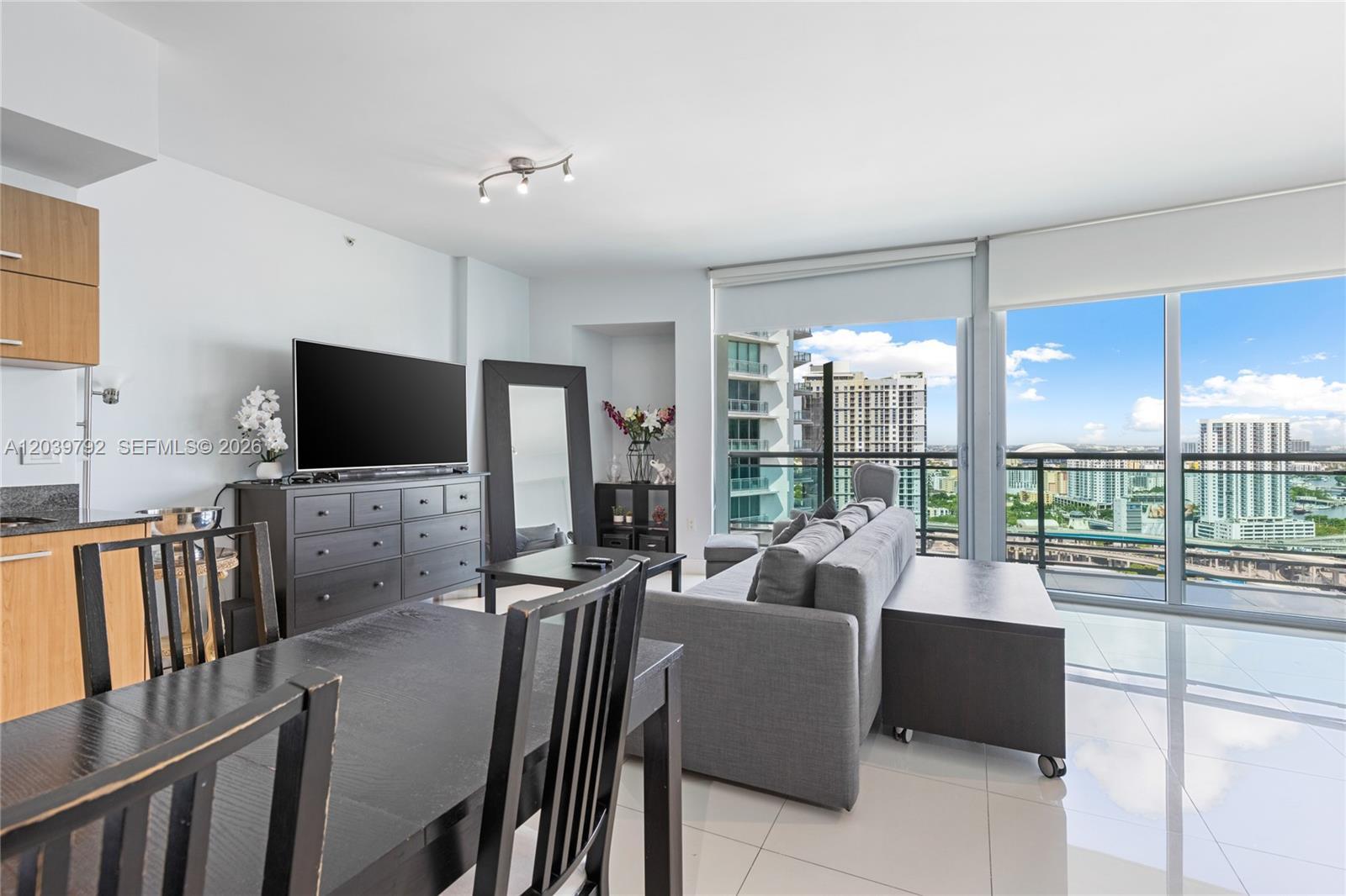 350 S Miami Ave # 2815, Miami FL 33130 photo 3