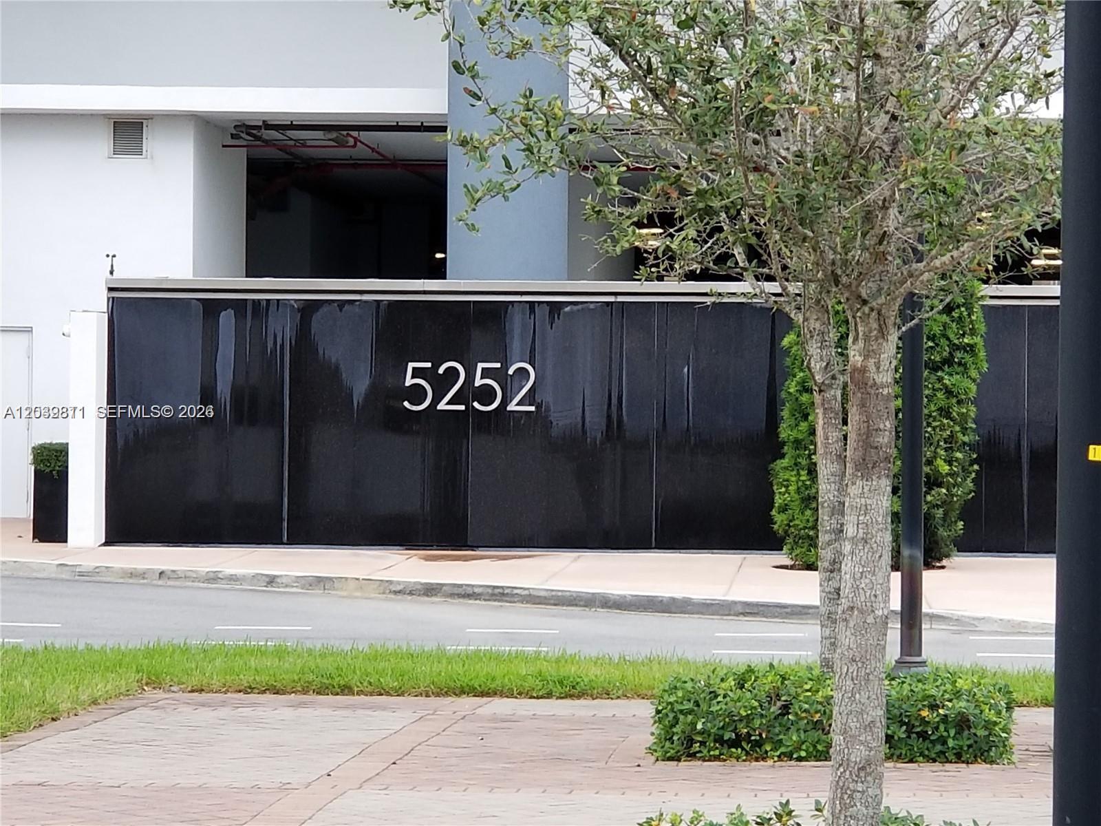 5252 NW 85th Ave # 1504, Doral FL 33166