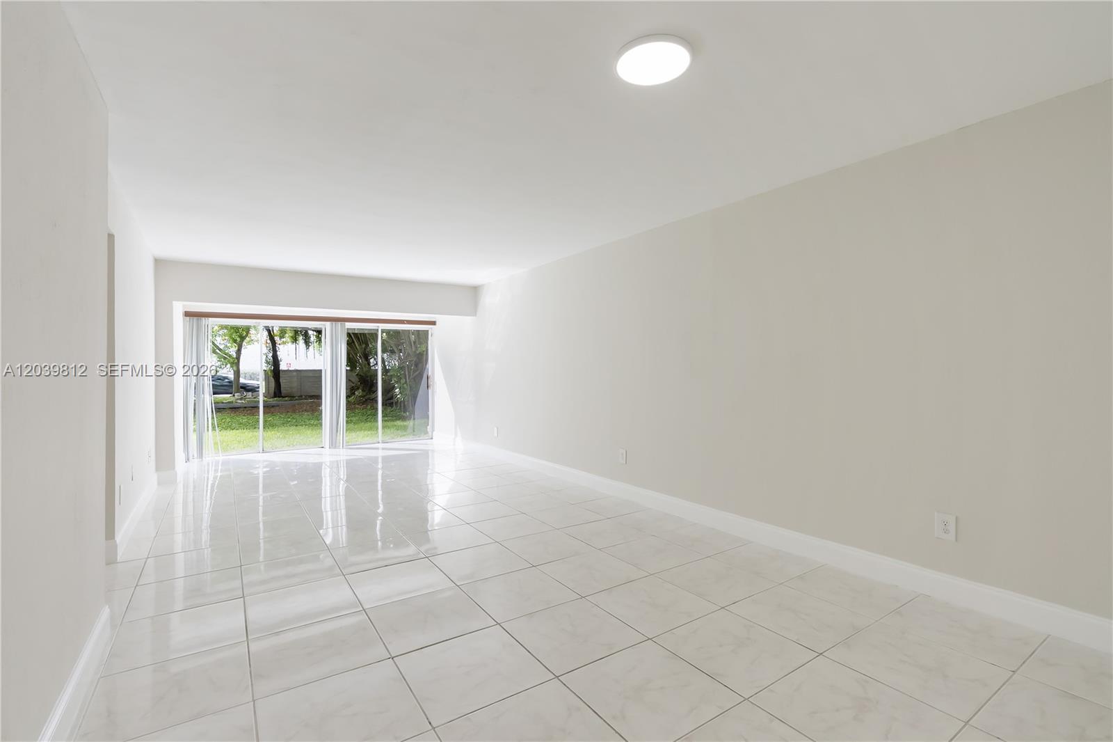 9180 Fontainebleau Blvd # 103, Miami FL 33172 photo 2