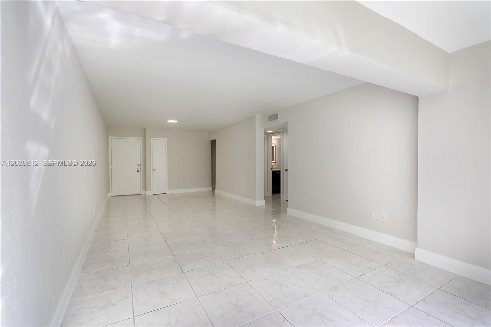 9180 Fontainebleau Blvd # 103, Miami FL 33172 photo 4