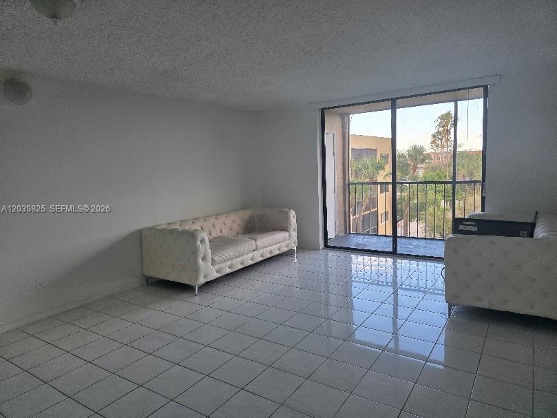 8635 NW 8th St # 423, Miami FL 33126 photo 3