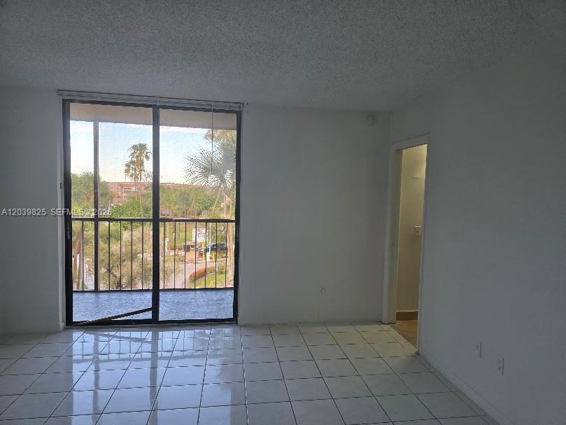 8635 NW 8th St # 423, Miami FL 33126 photo 5