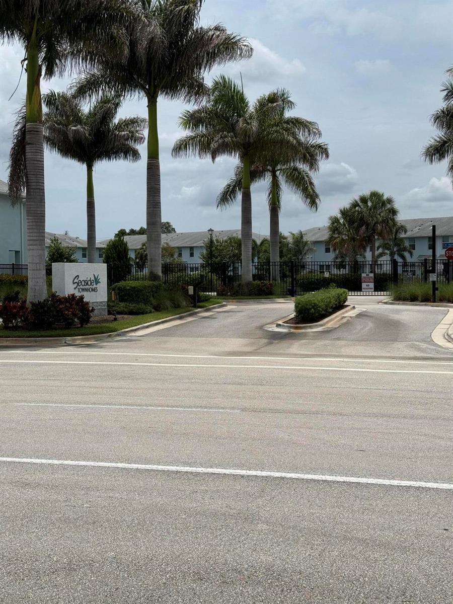 342 SE Angler Drive, Stuart FL 34994 photo 2