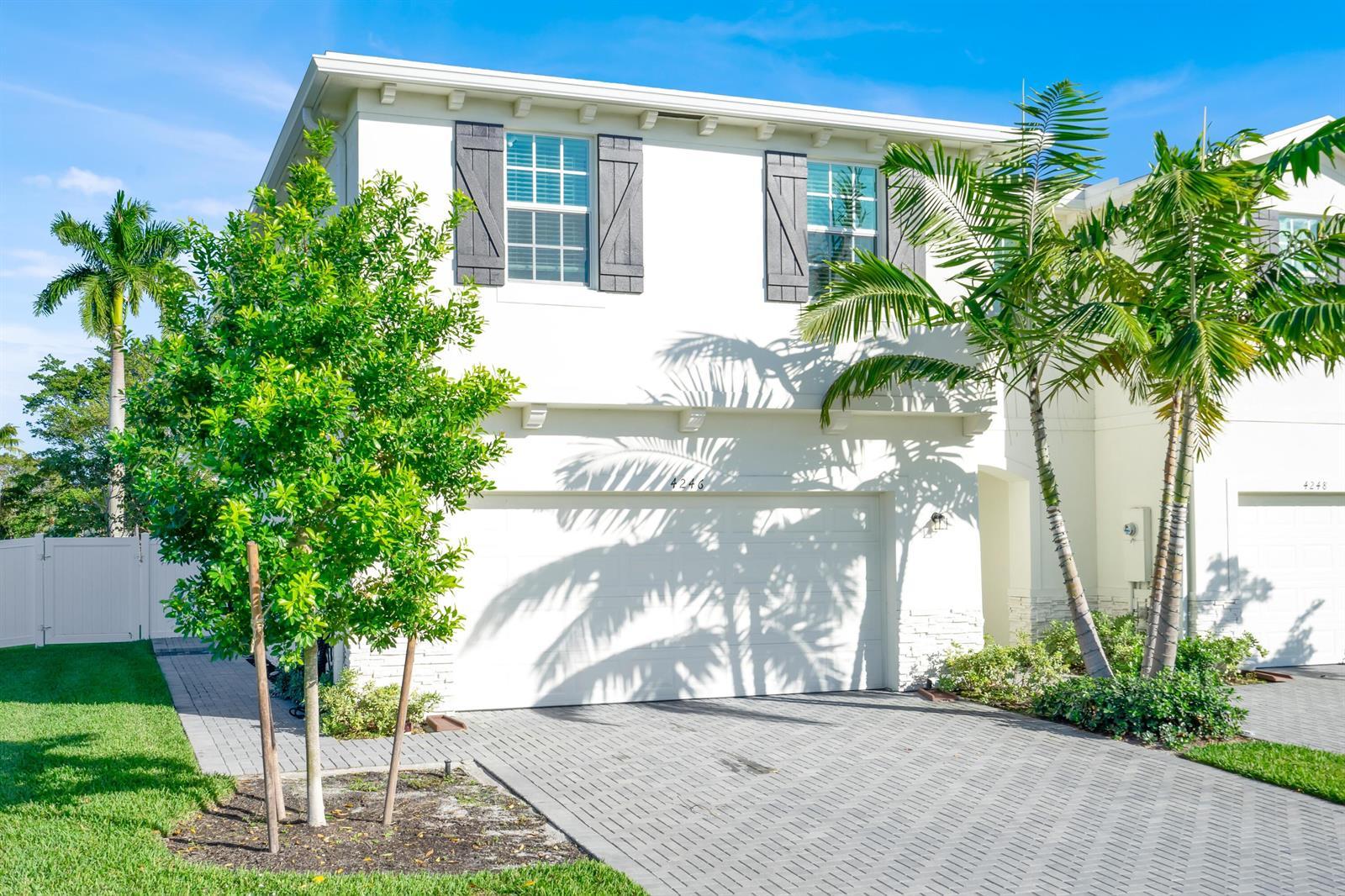 4246 Lagoon Shore Drive, FL 33467