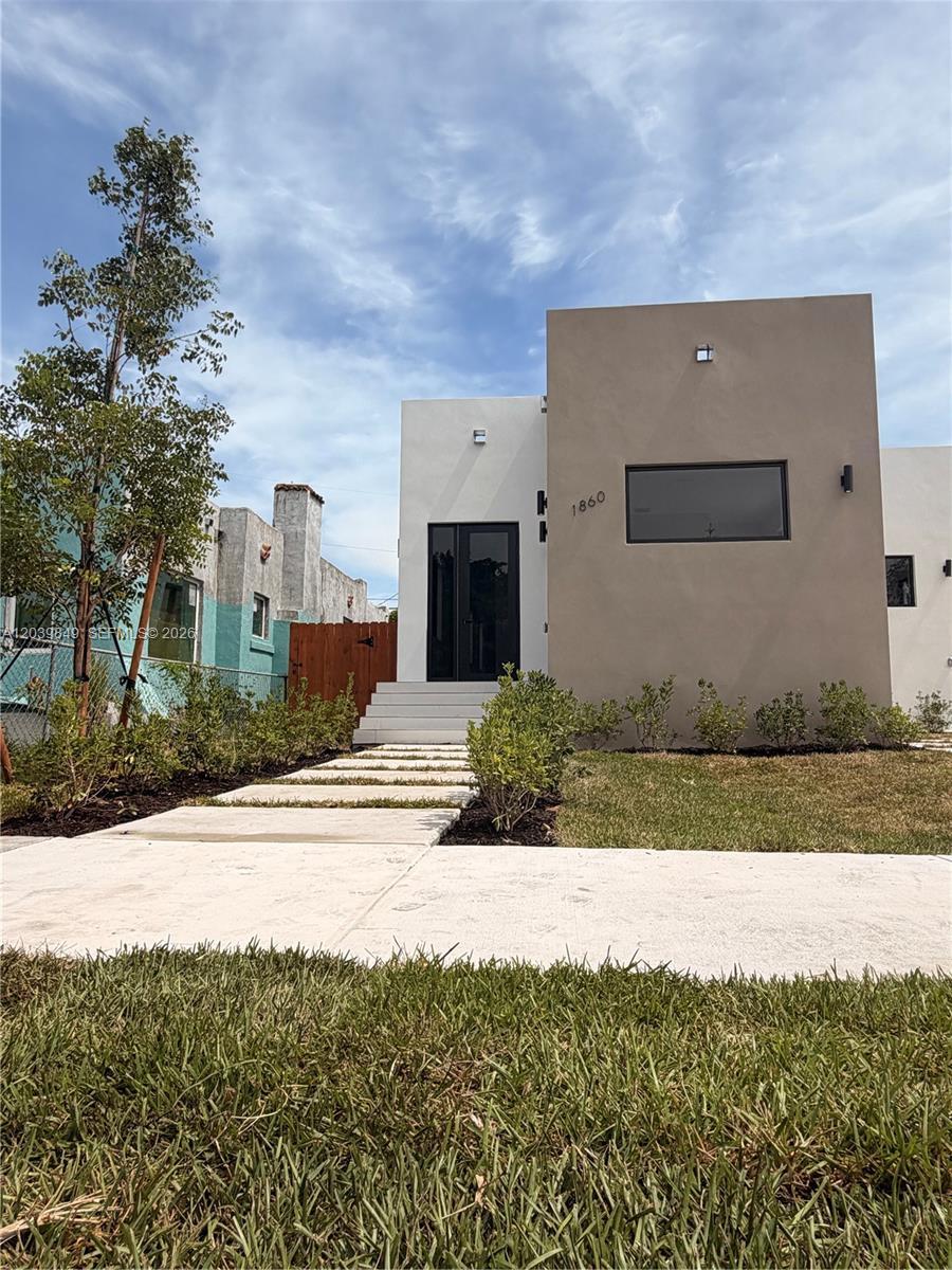 1860 NW 48th St, Miami FL 33142