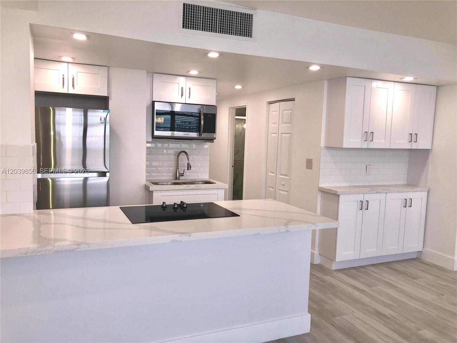 905 Brickell Bay Dr # 2029, Miami FL 33131 photo 2