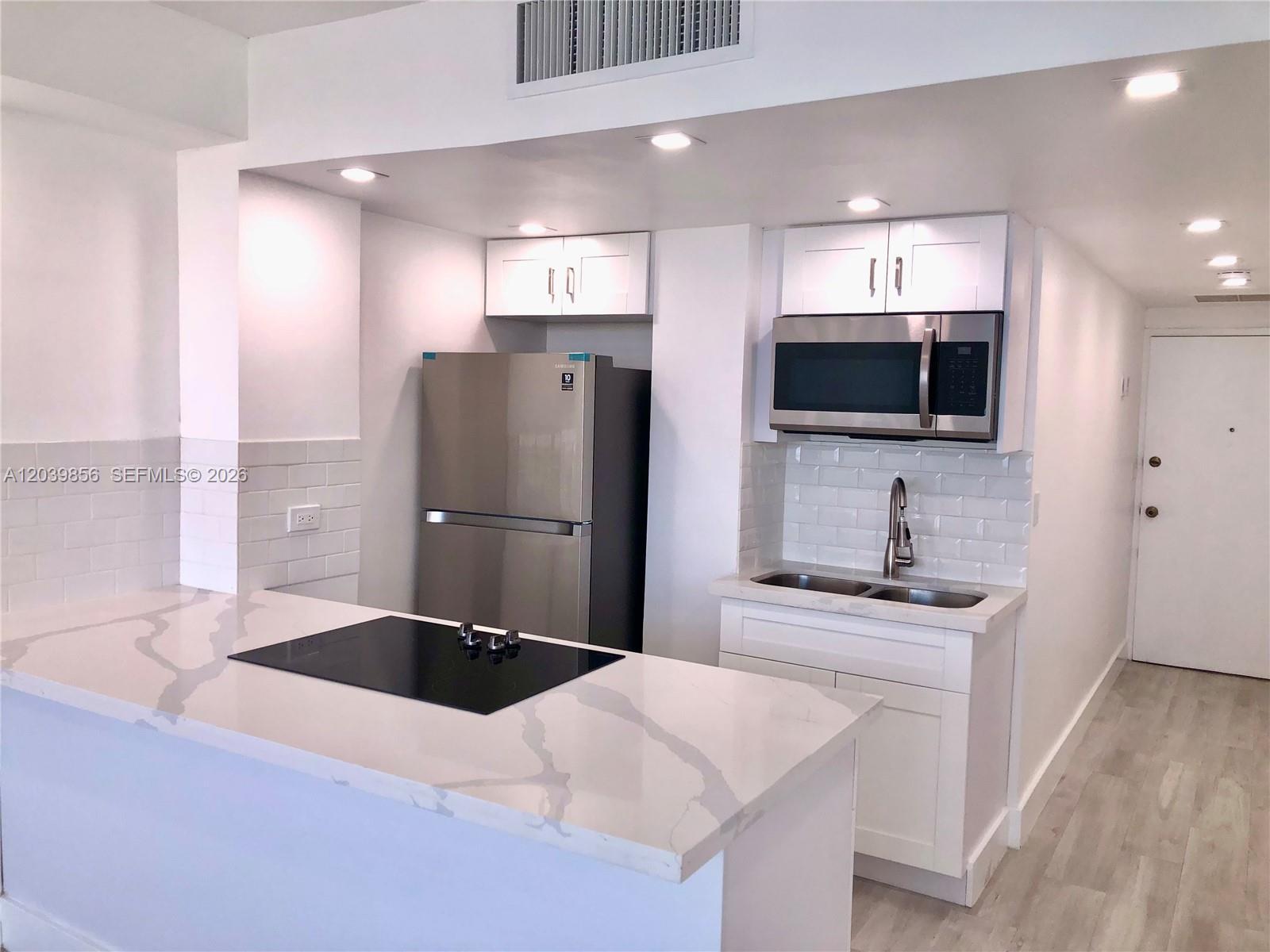 905 Brickell Bay Dr # 2029, Miami FL 33131 photo 3