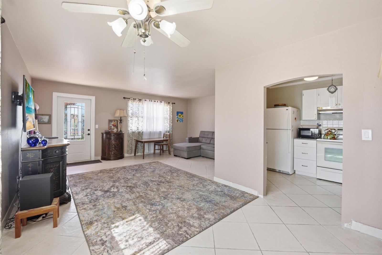 47 Saxony A, Delray Beach FL 33446 photo 4