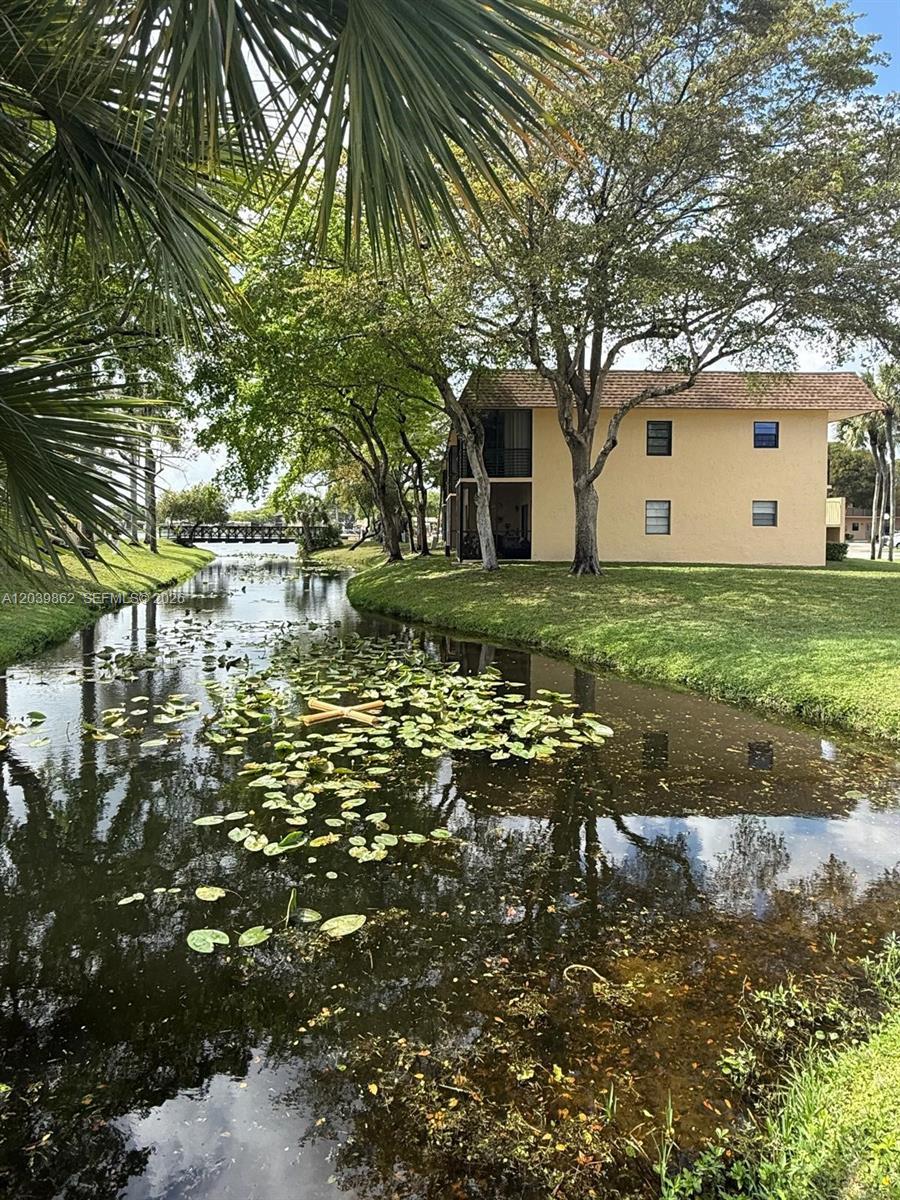 2 Briarwood Cir # 212, Hollywood FL 33024 photo 2
