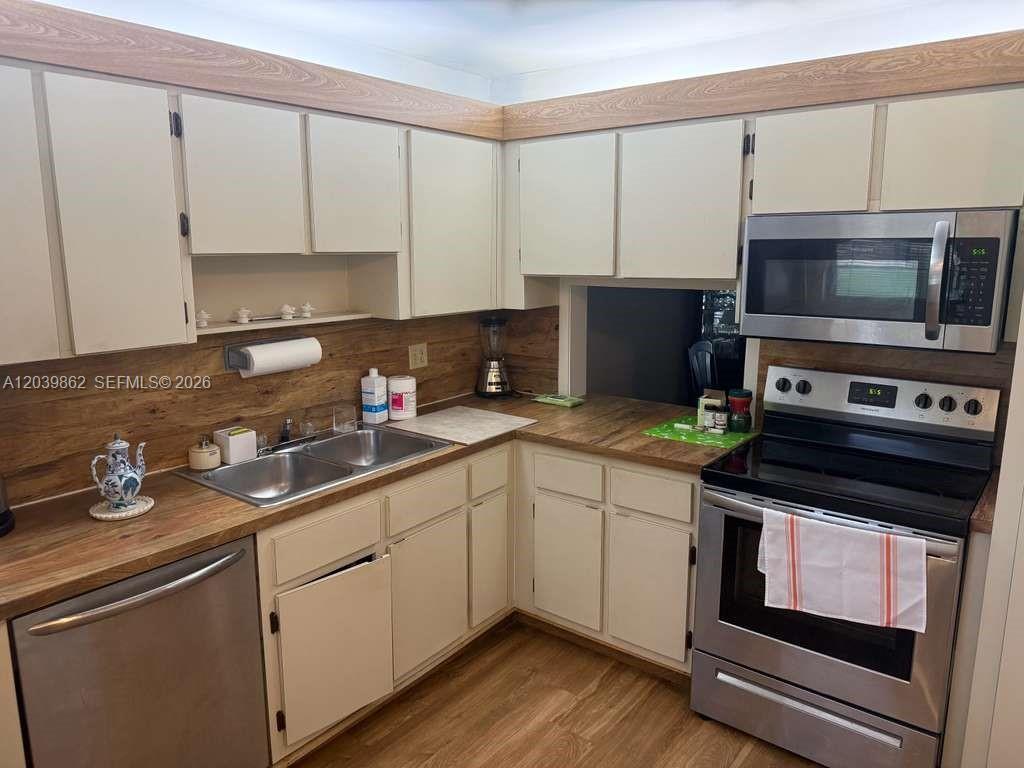 2 Briarwood Cir # 212, Hollywood FL 33024 photo 5