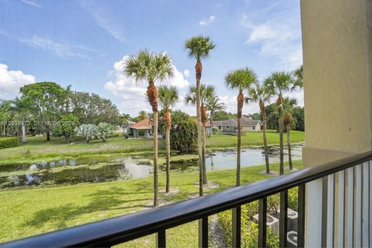2020 Greenview Shores Blvd # 109, Wellington FL 33414 photo 3