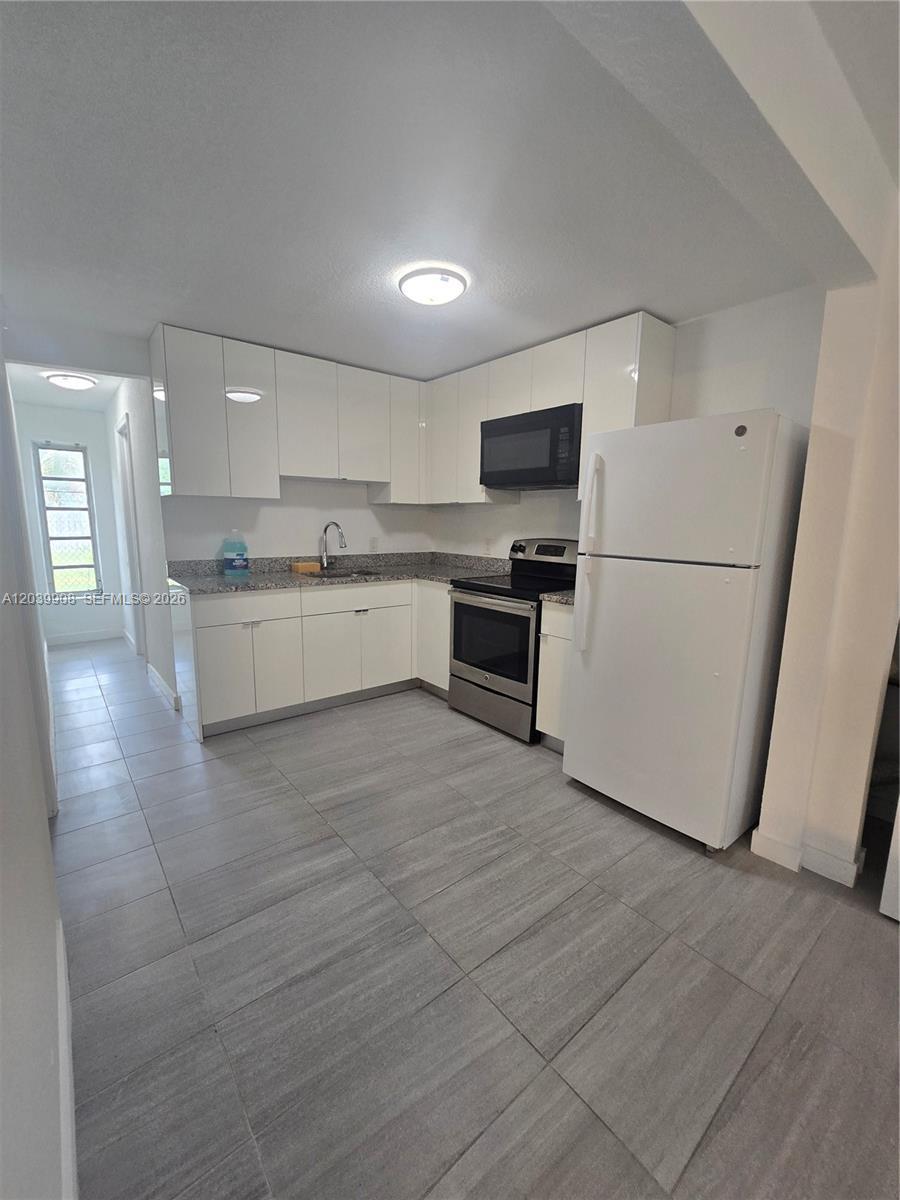 237 SW 13th St # 5, Dania Beach FL 33004 photo 2