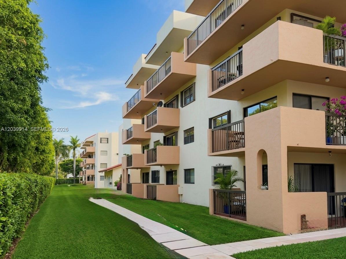 995 SW 84th Ave # 223, Miami FL 33144
