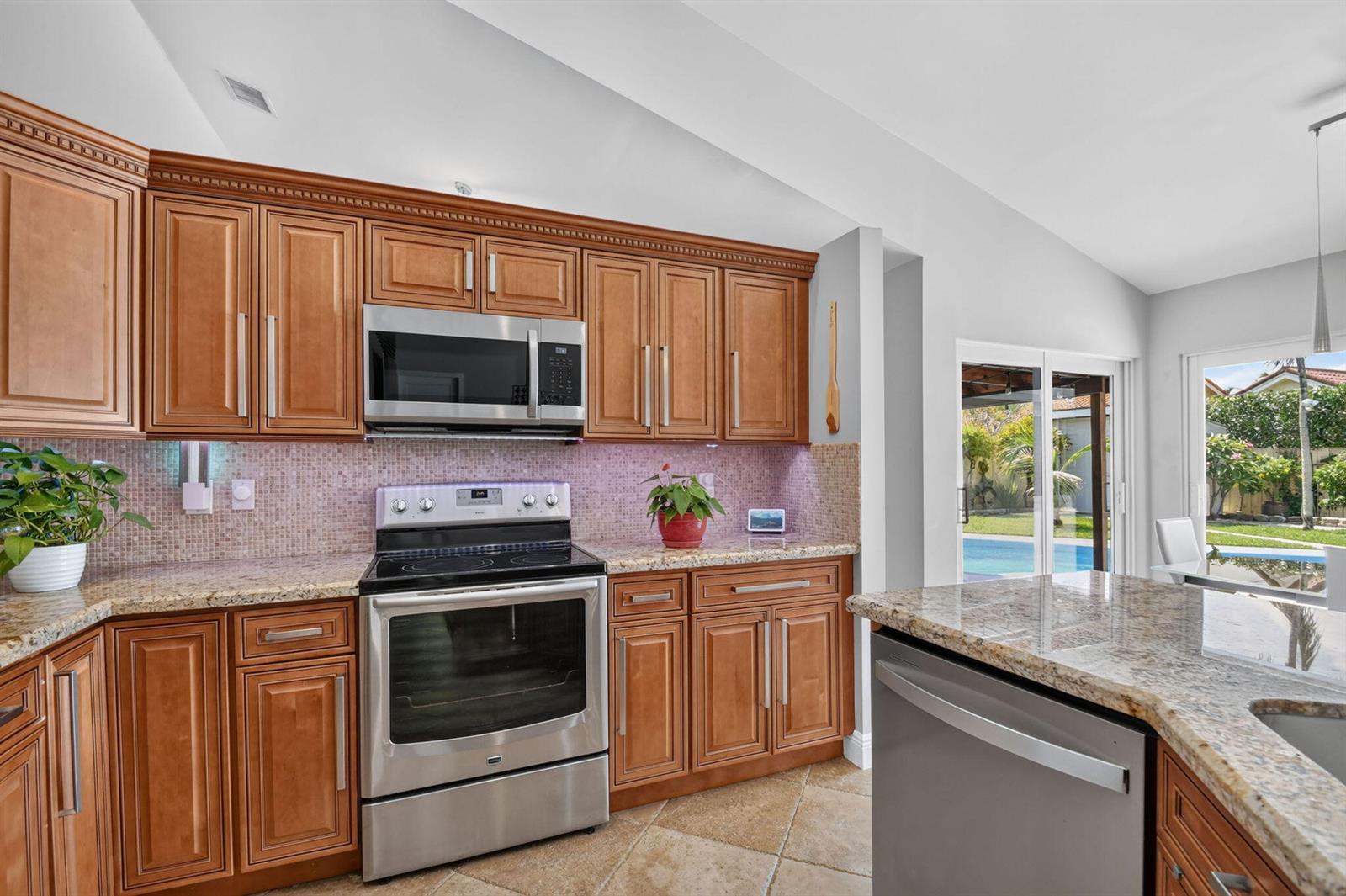 5817 Laurel Green Circle, Boynton Beach FL 33437 photo 2