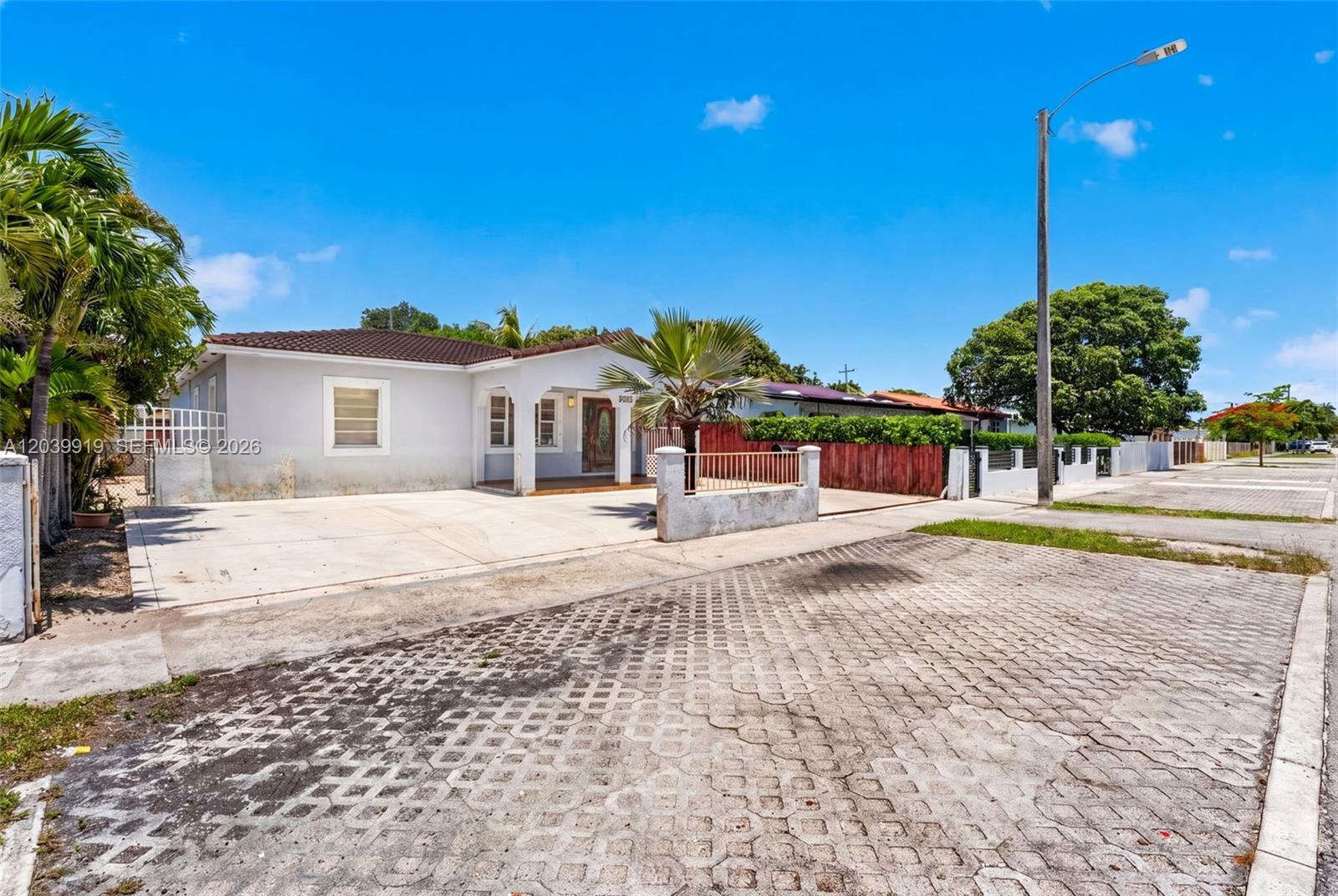 920 NW 35th Ave, Miami FL 33125 photo 2