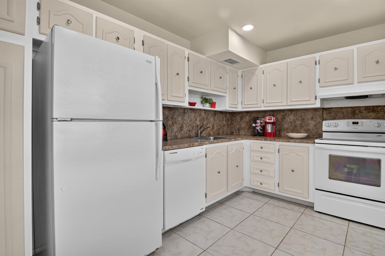 4140 NW 44th Avenue # 411, Lauderdale Lakes FL 33319 photo 2