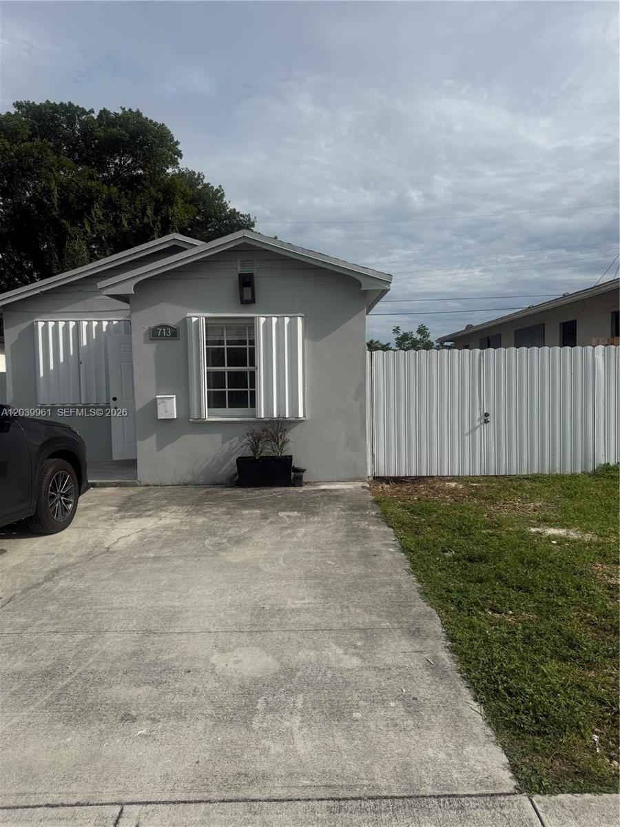 713 NW 4th St, Hallandale Beach FL 33009 photo 2