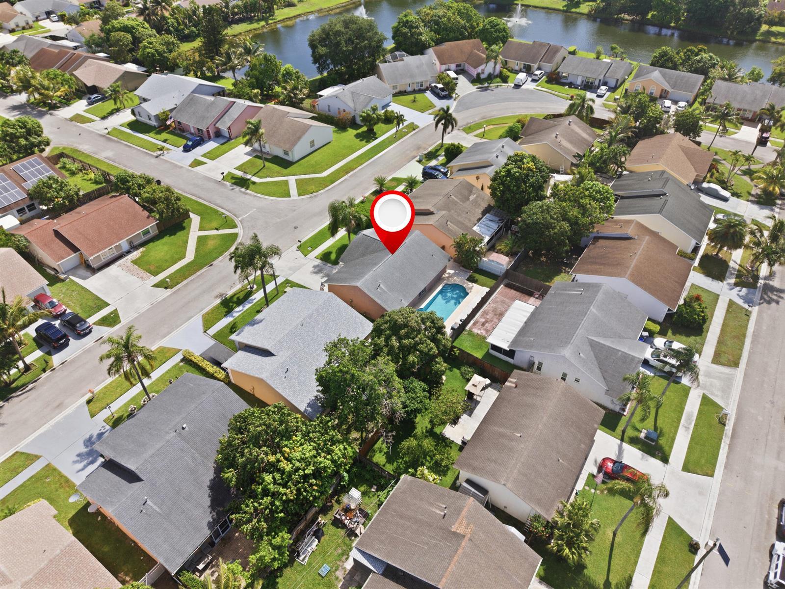 5635 Lake George Place, Lake Worth FL 33463 photo 2