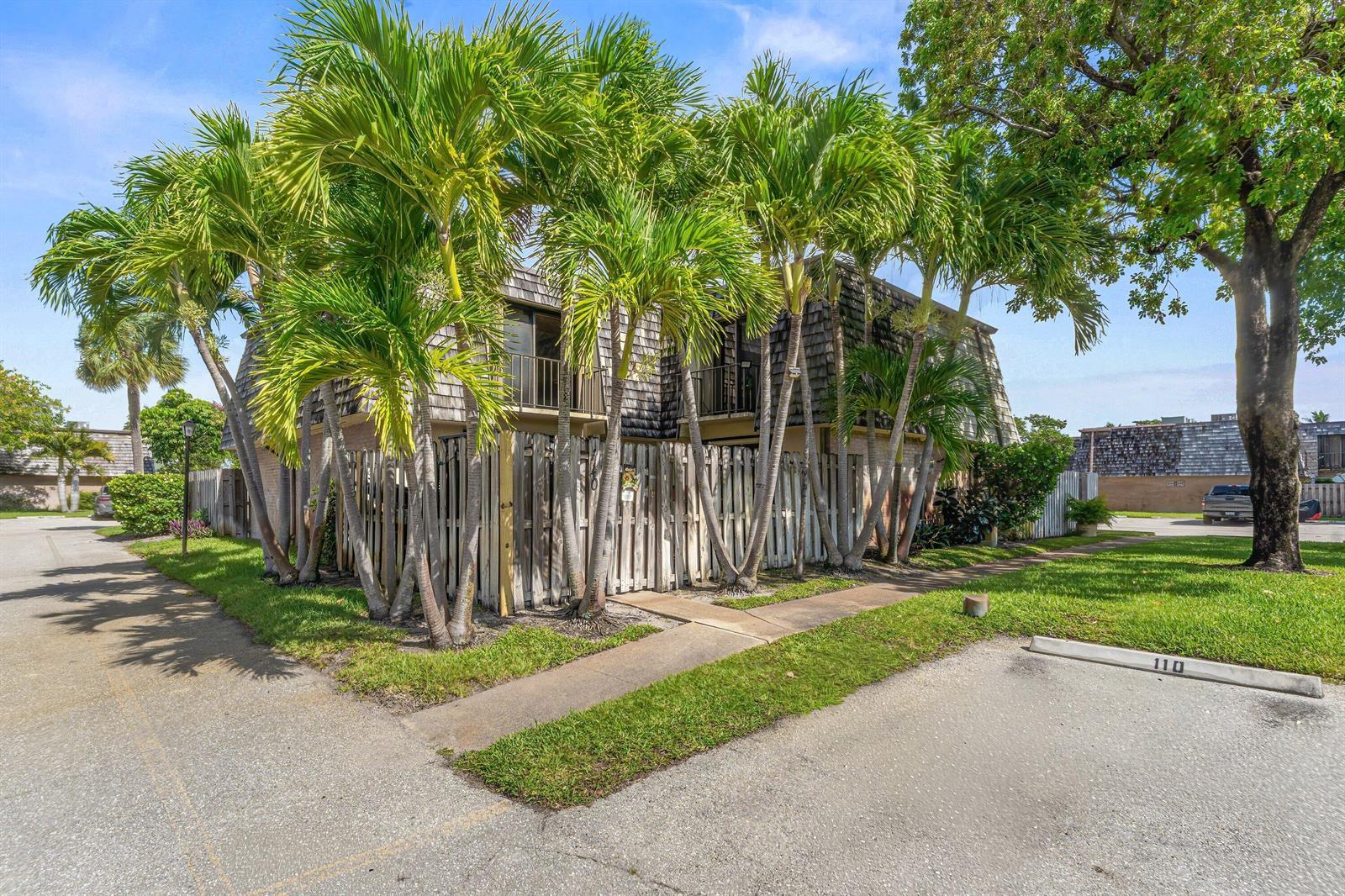 110 Lake Arbor Drive, Palm Springs FL 33461 photo 2